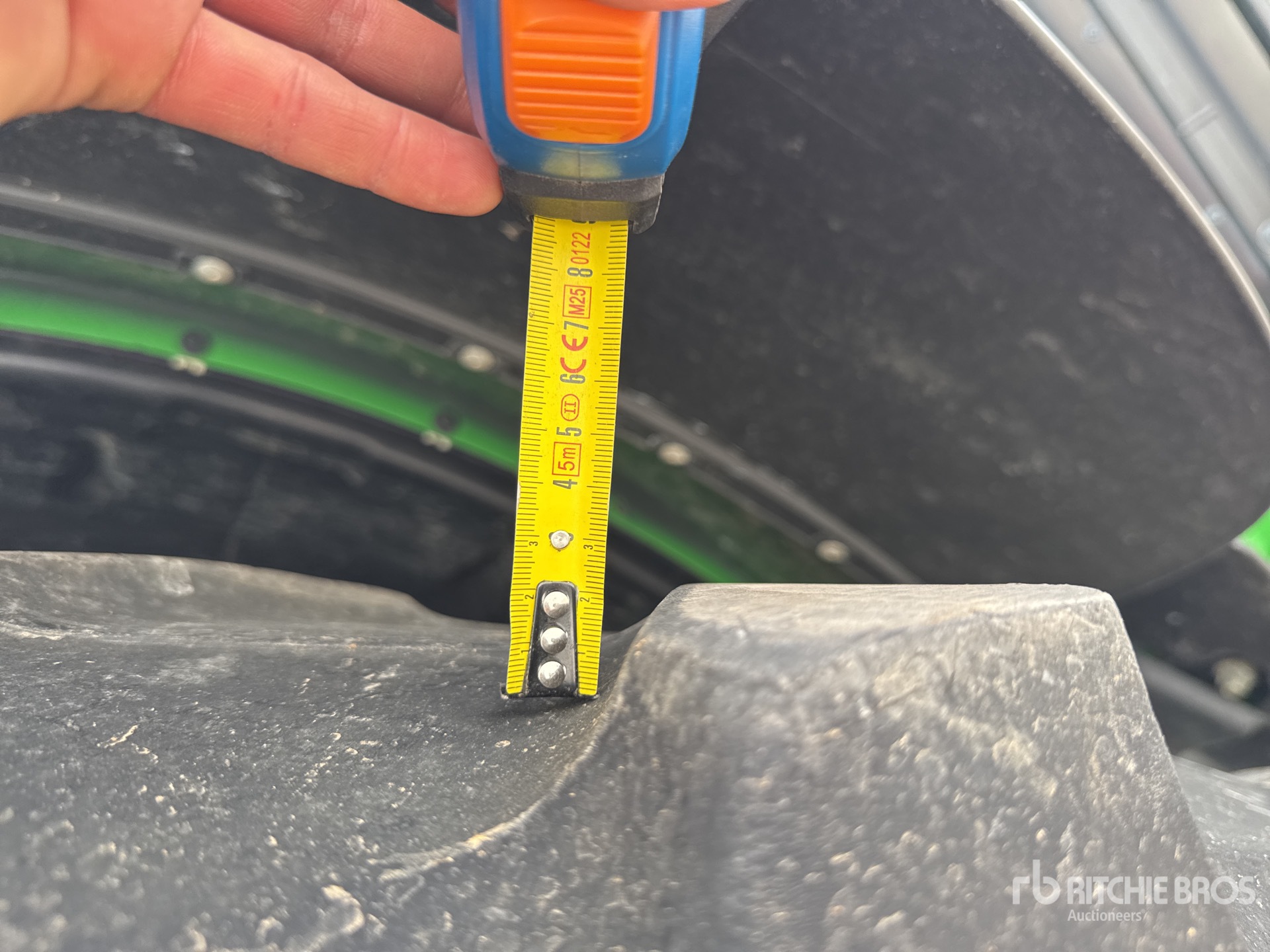 2022 John Deere 6215R