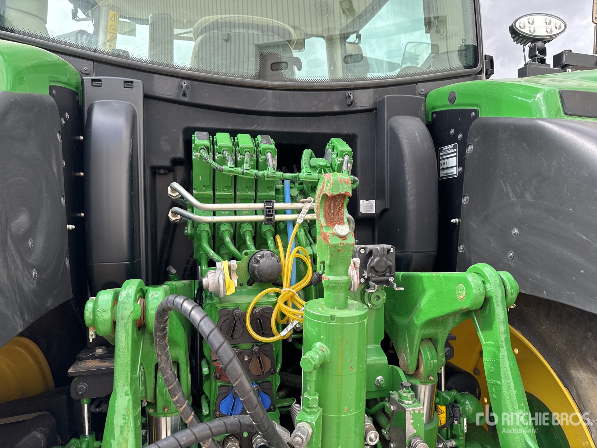 2022 John Deere 6215R