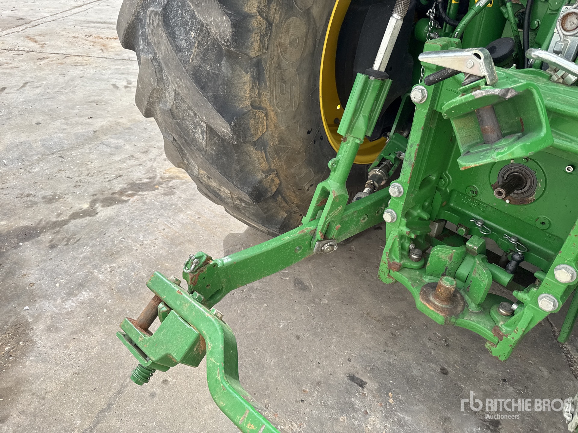 2022 John Deere 6215R