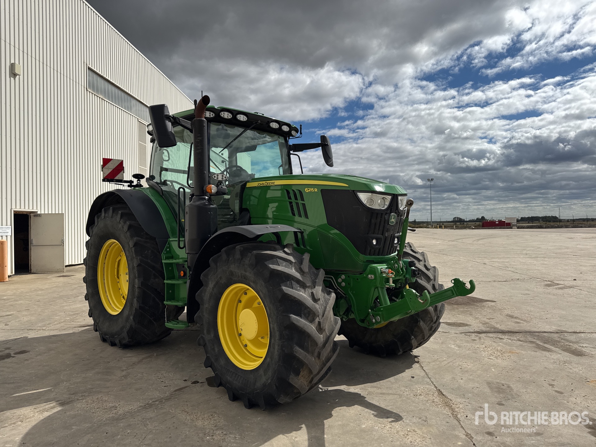 2022 John Deere 6215R