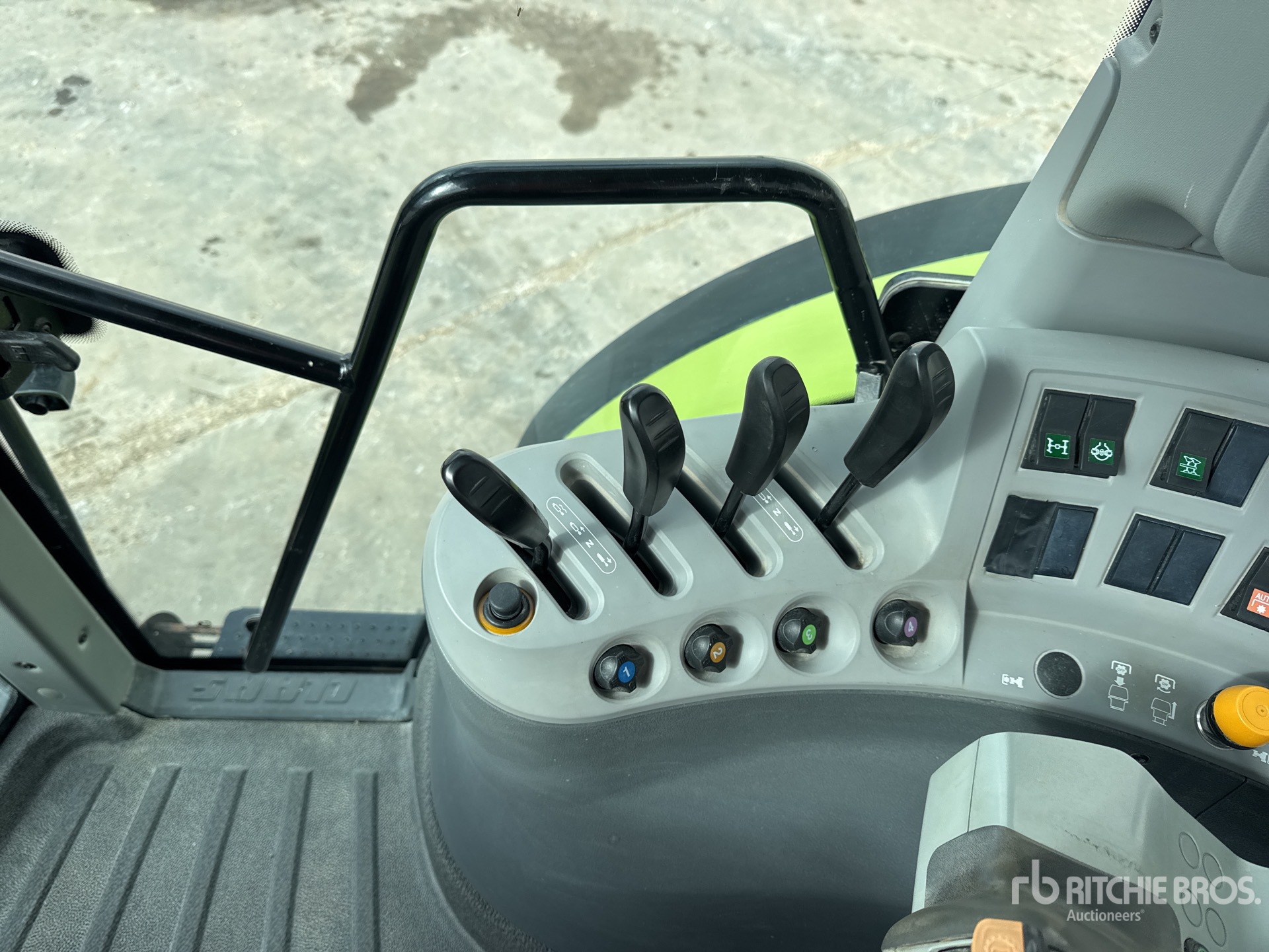 2010 Claas ARION 640