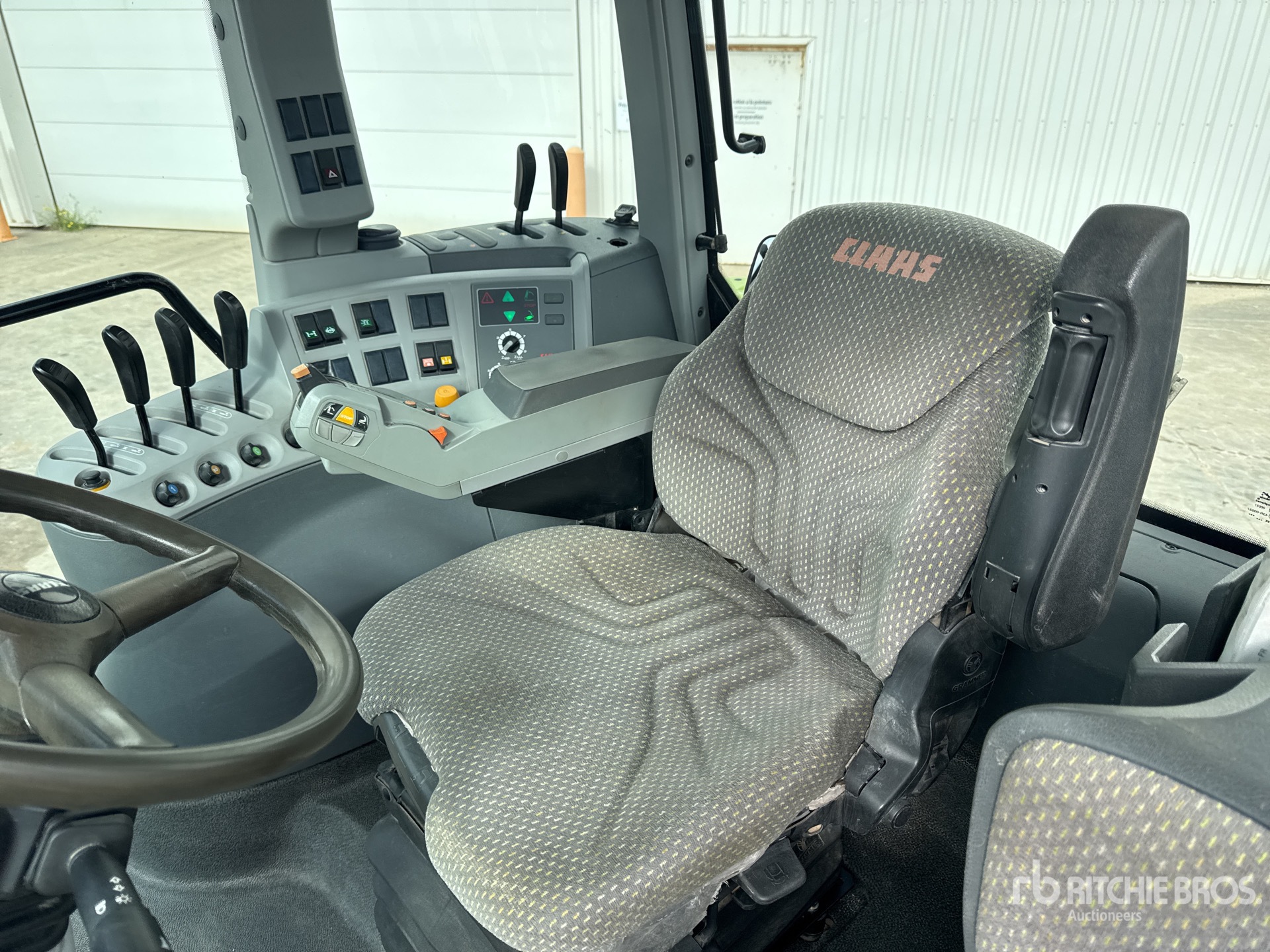 2010 Claas ARION 640