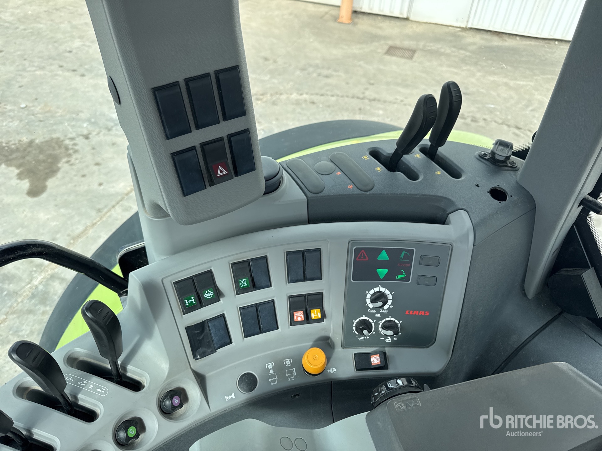 2010 Claas ARION 640