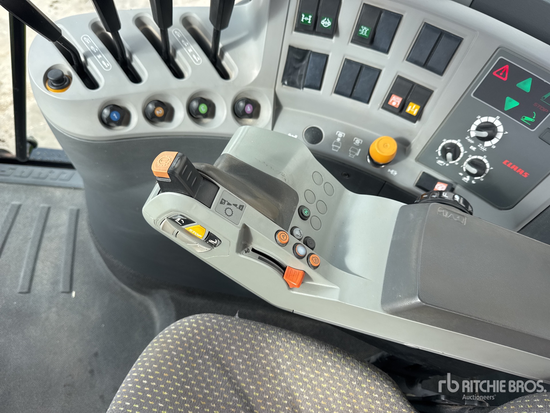 2010 Claas ARION 640
