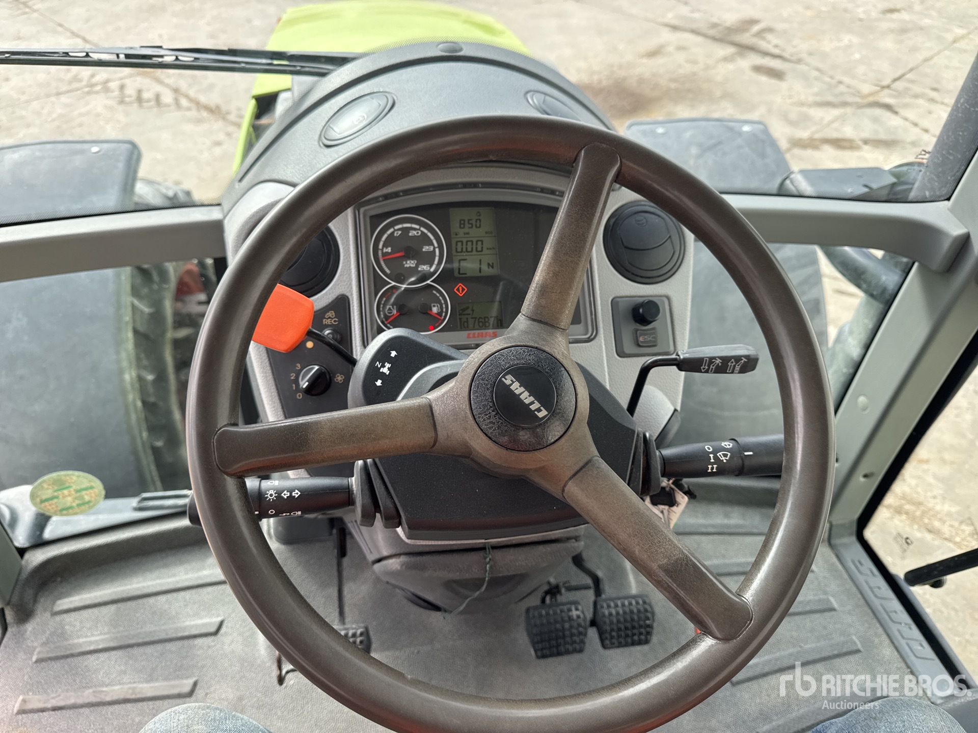 2010 Claas ARION 640
