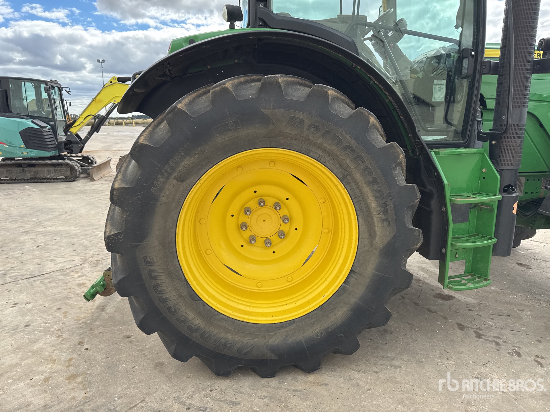 2015 John Deere 6150R