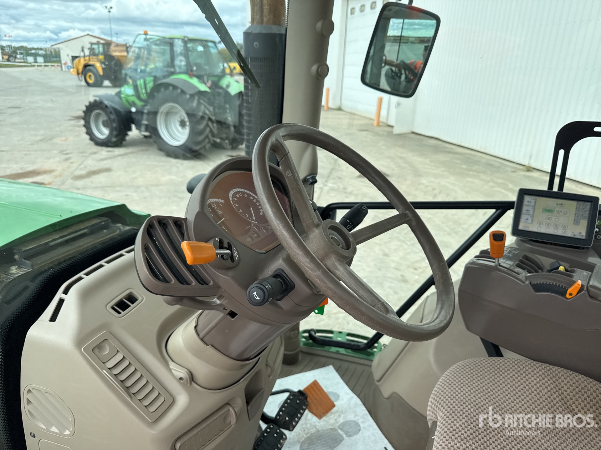 2015 John Deere 6150R