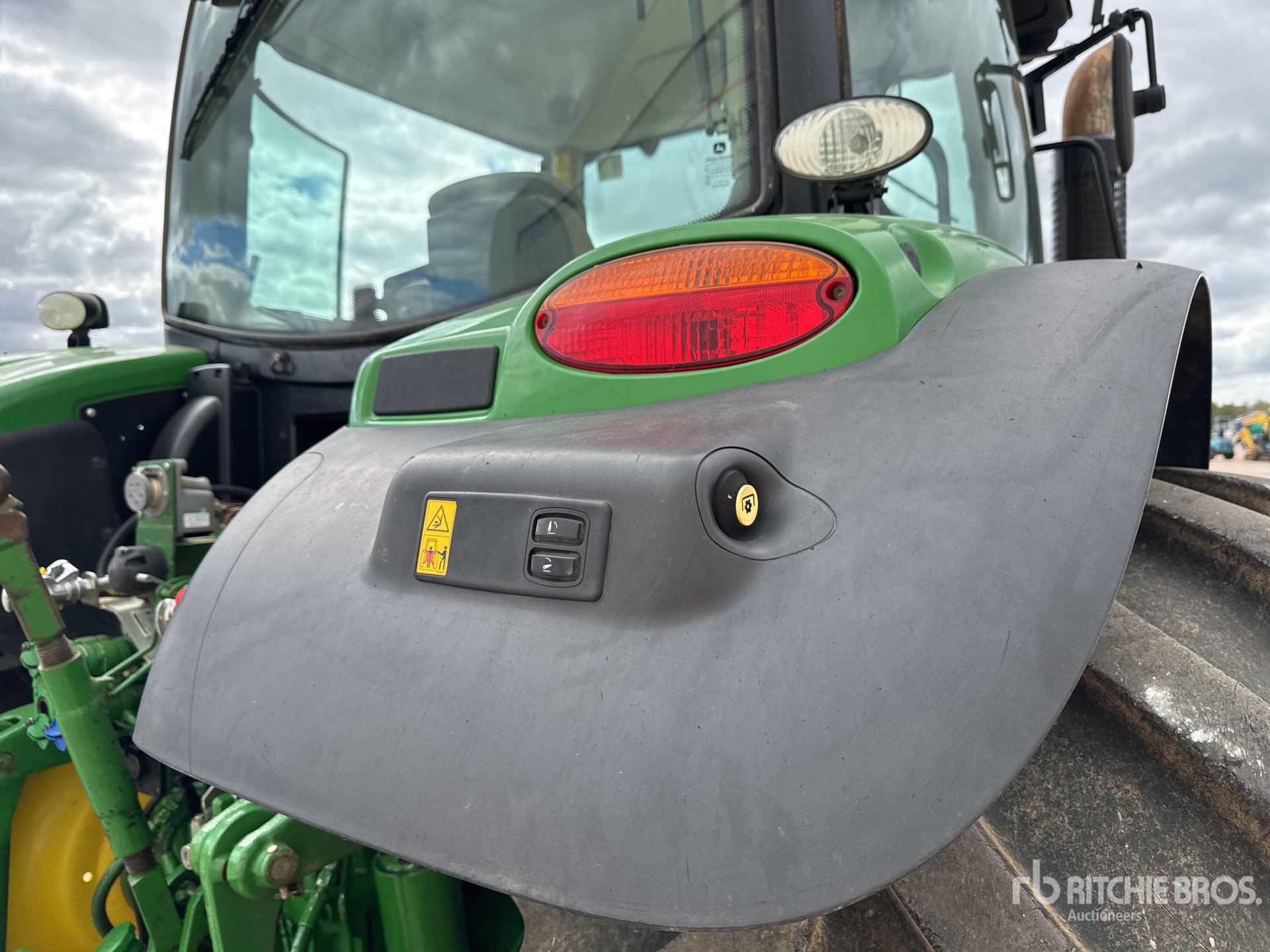 2015 John Deere 6150R
