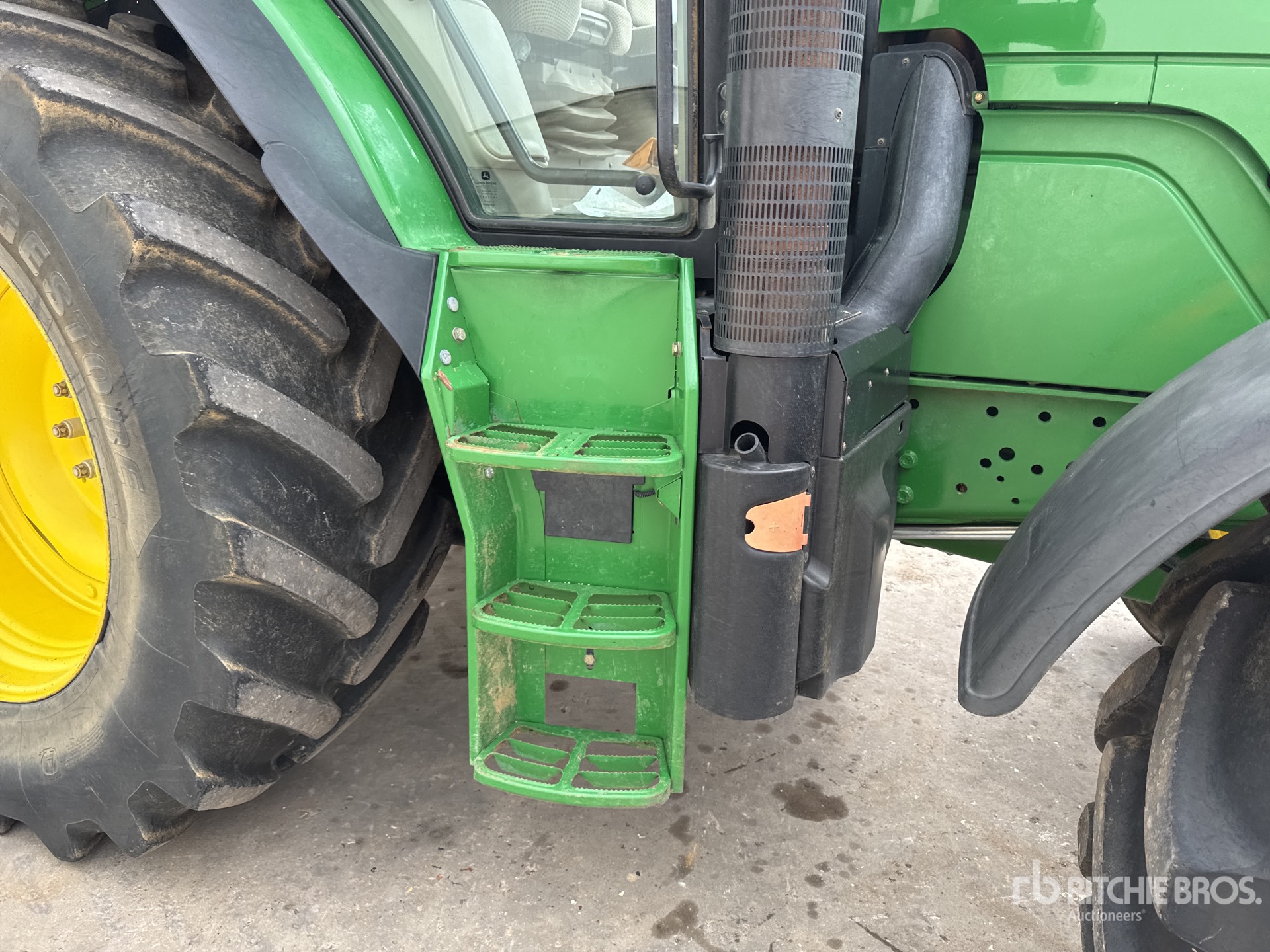 2015 John Deere 6150R