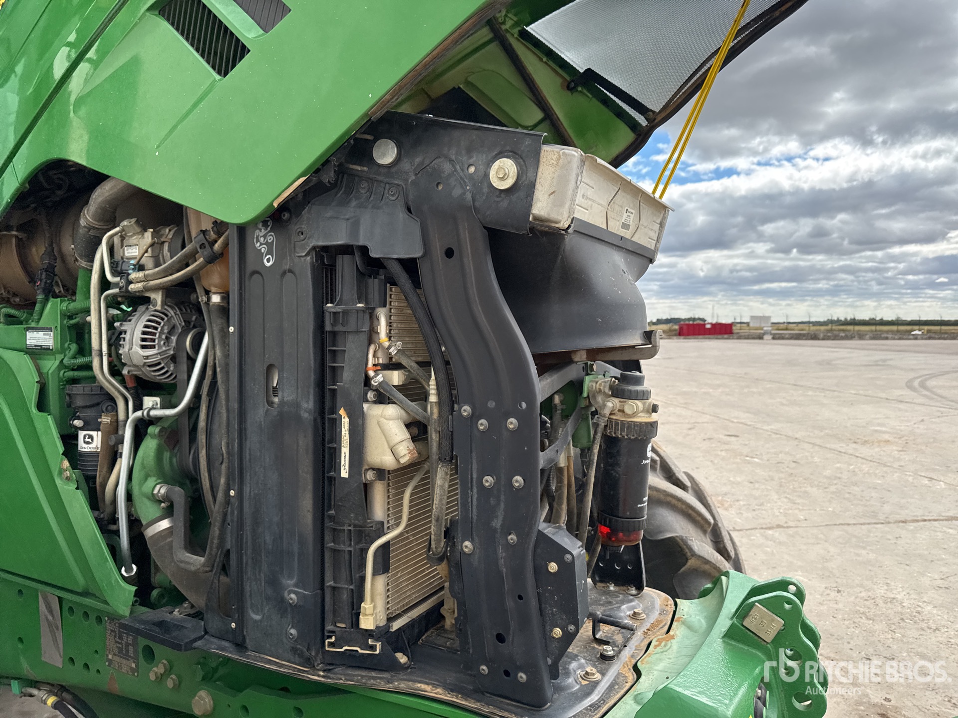 2015 John Deere 6150R
