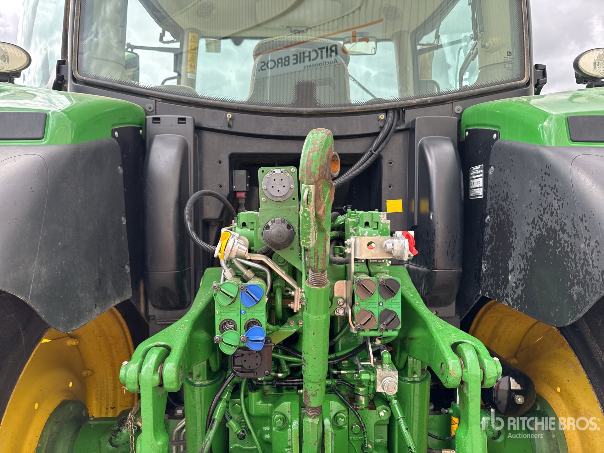 2015 John Deere 6150R