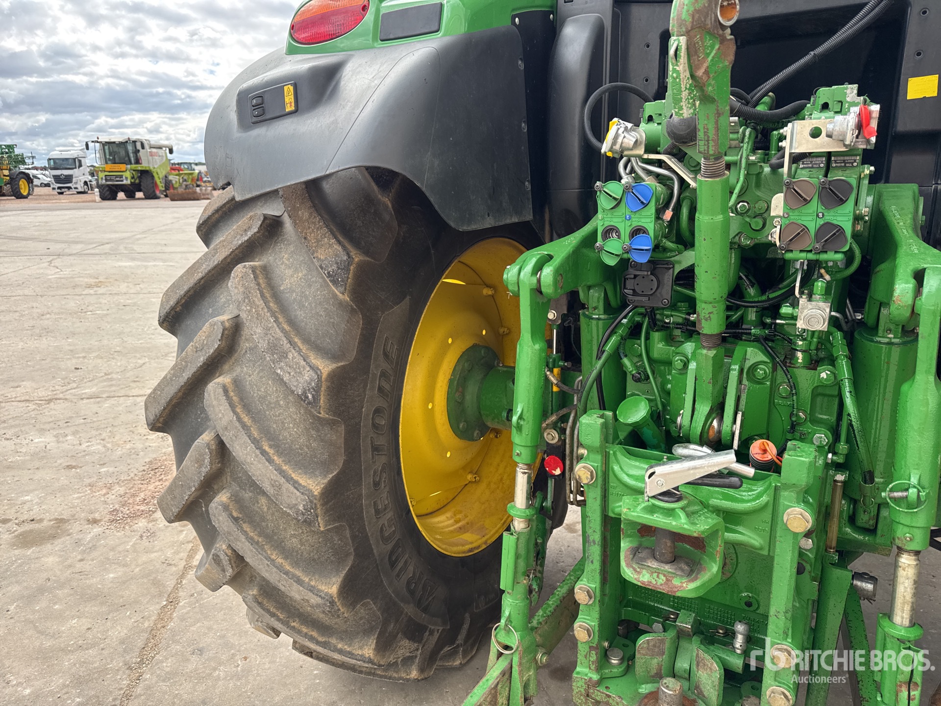 2015 John Deere 6150R