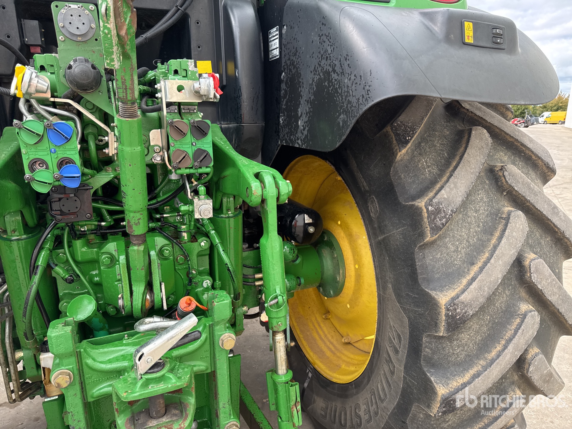 2015 John Deere 6150R
