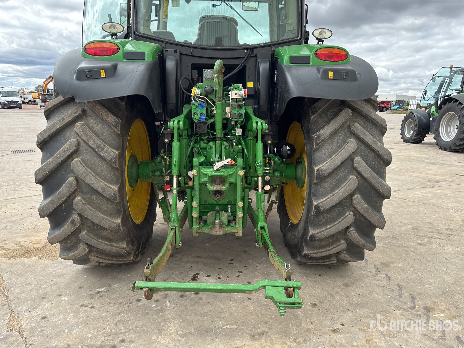 2015 John Deere 6150R