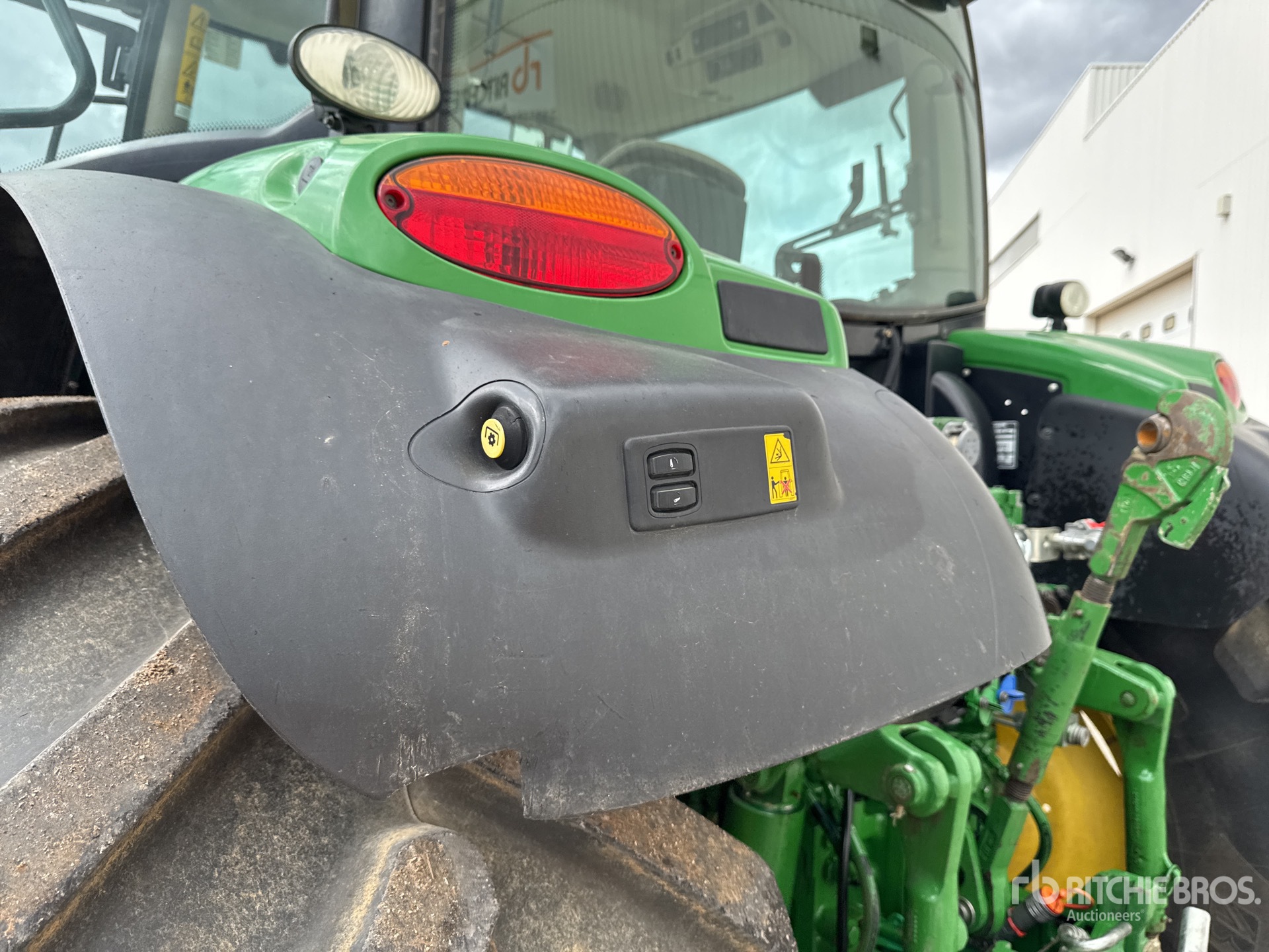 2015 John Deere 6150R