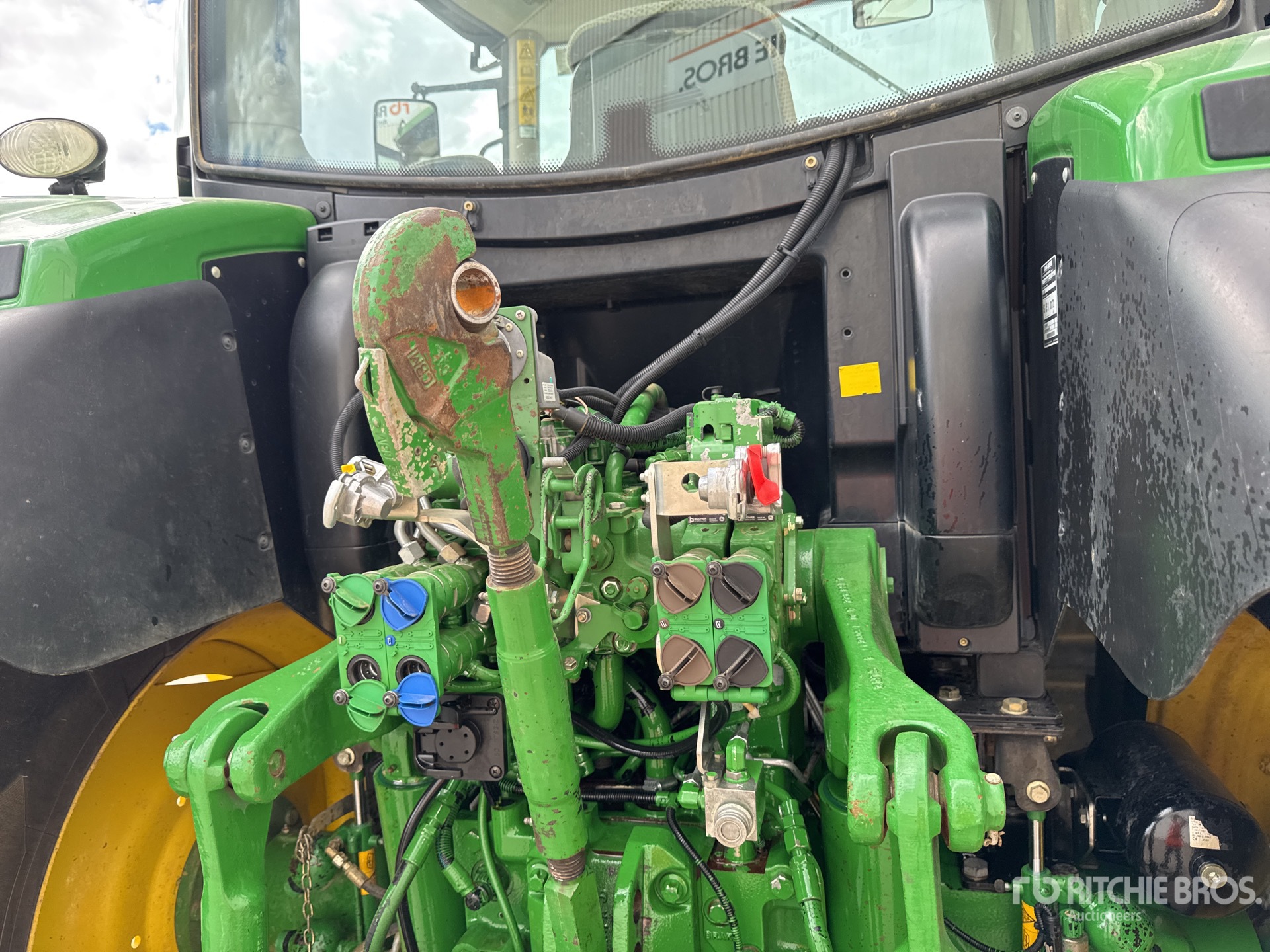 2015 John Deere 6150R