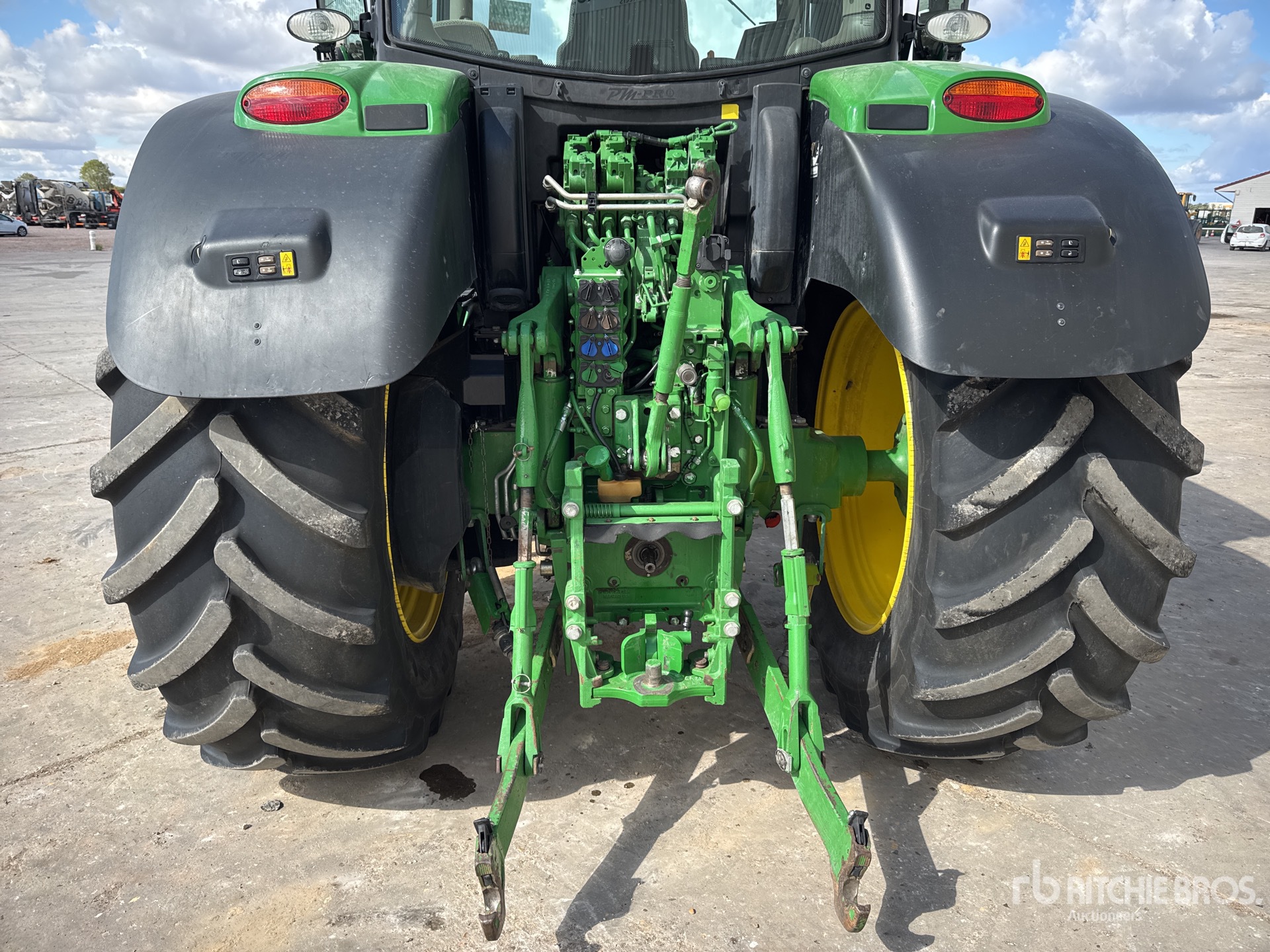 2016 John Deere 6195R