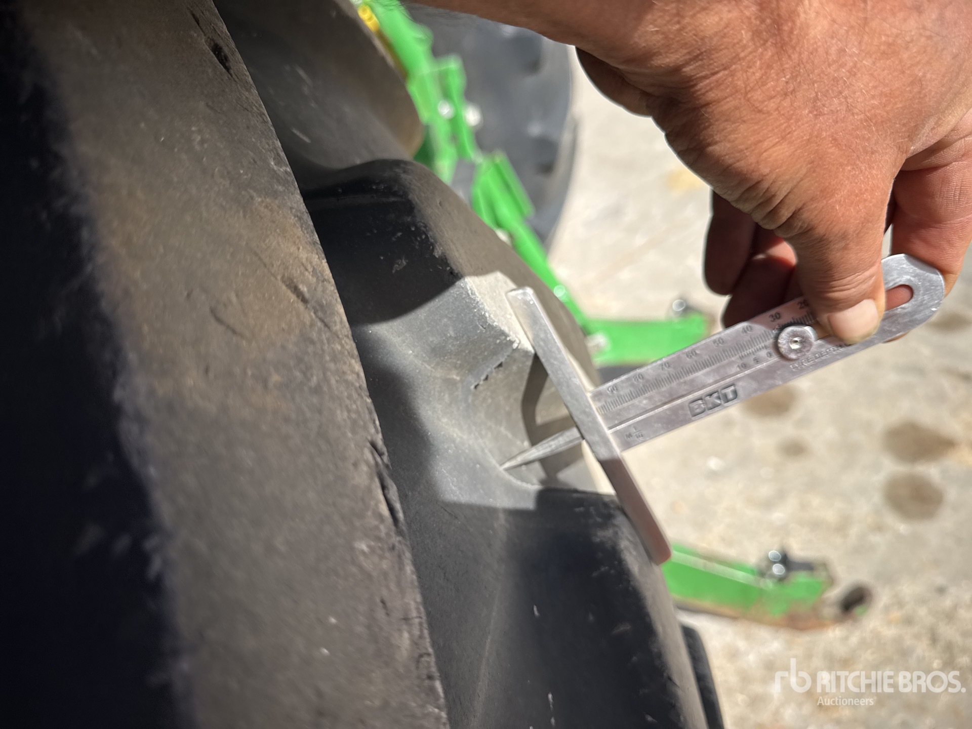 2016 John Deere 6195R