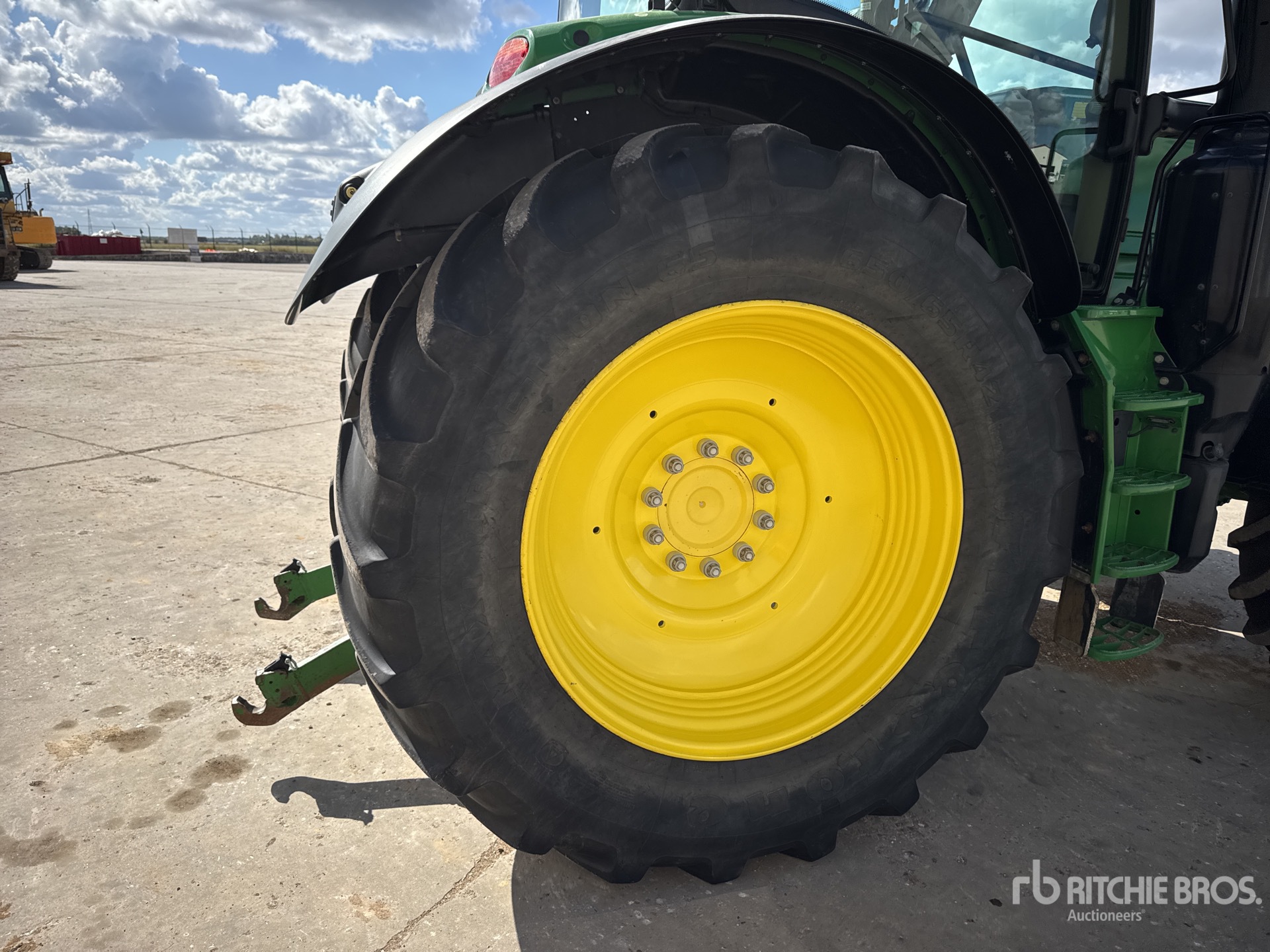 2016 John Deere 6195R