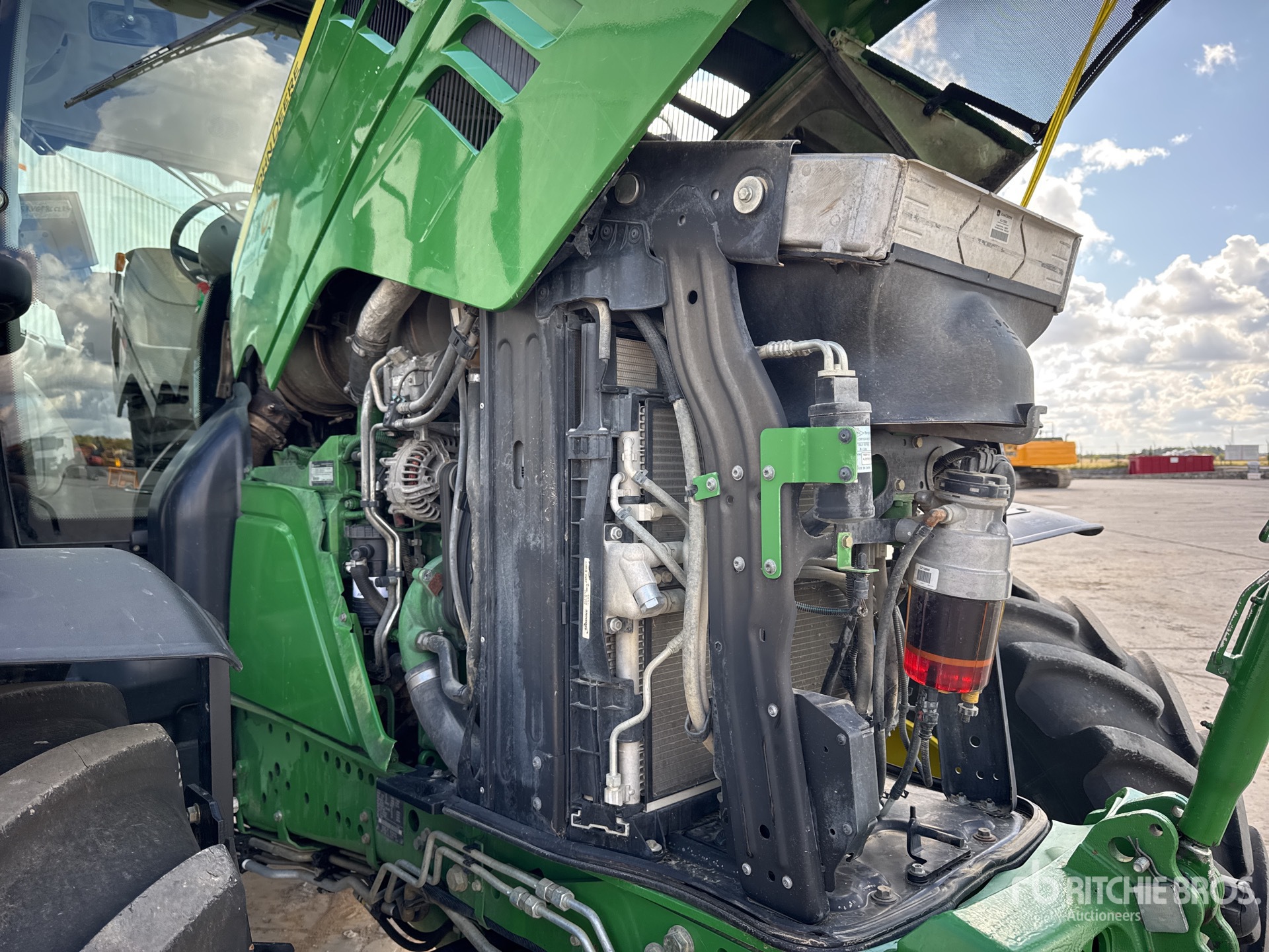 2016 John Deere 6195R