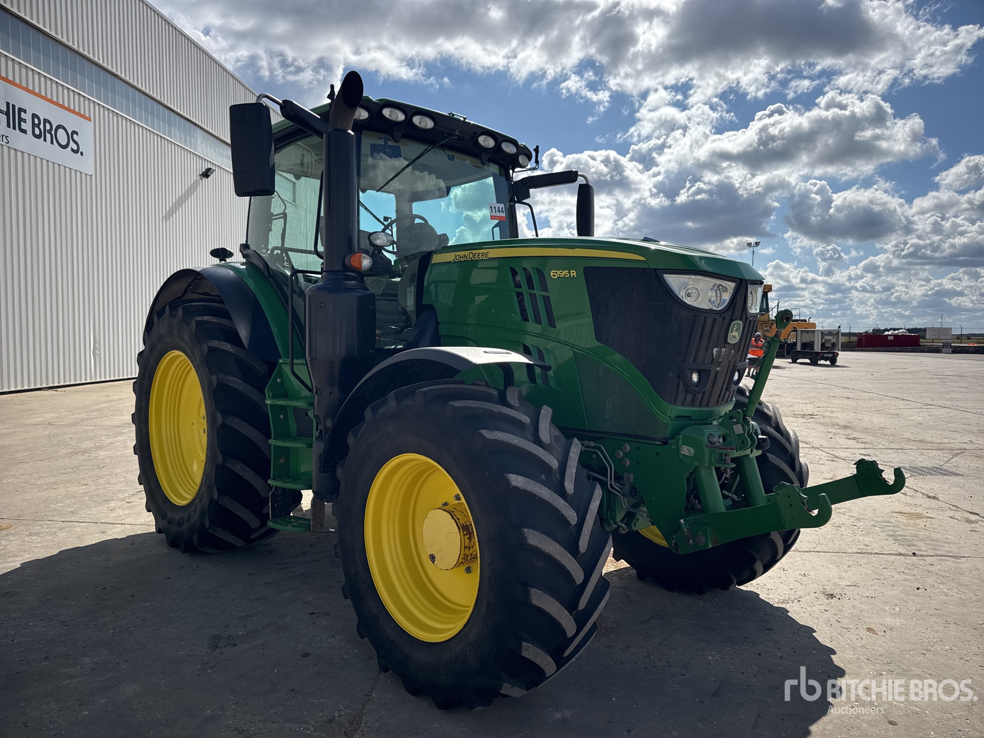2016 John Deere 6195R