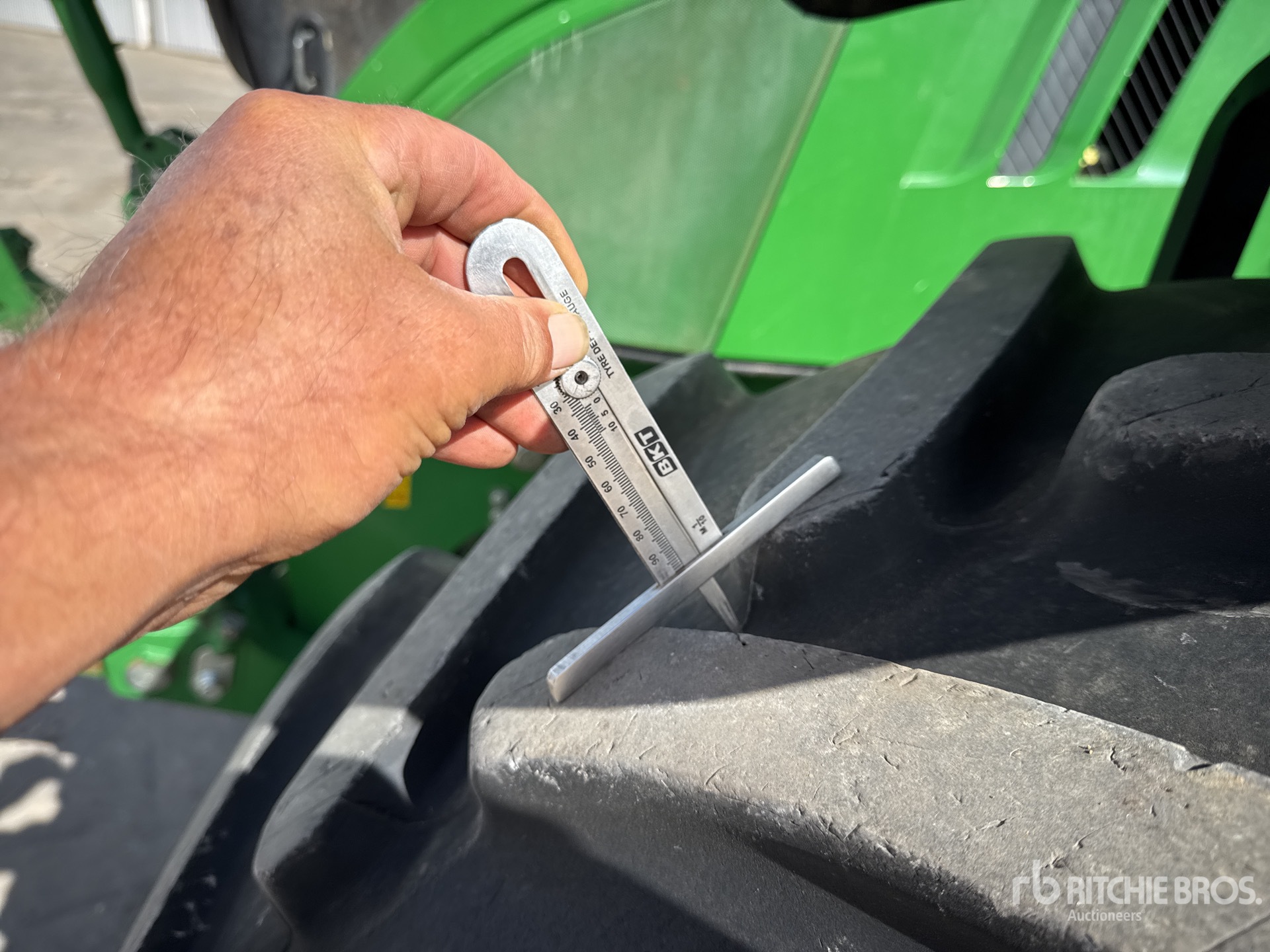 2016 John Deere 6195R