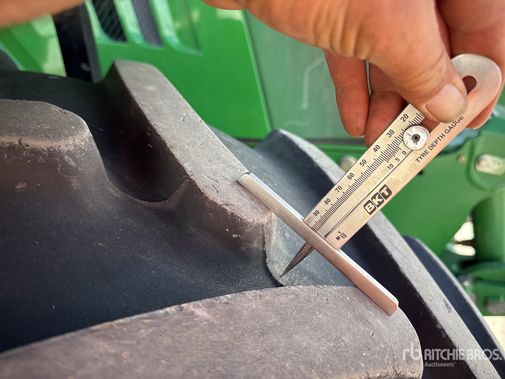 2016 John Deere 6195R