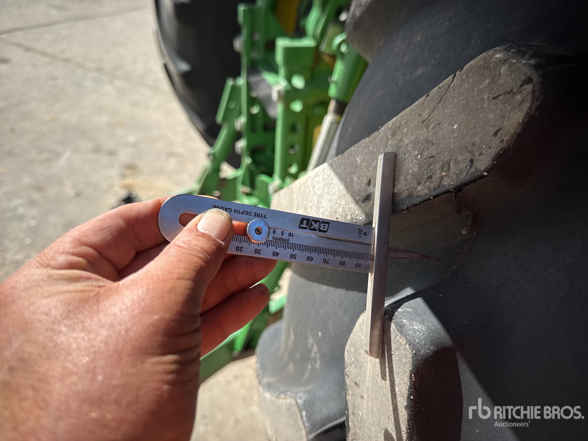 2016 John Deere 6195R