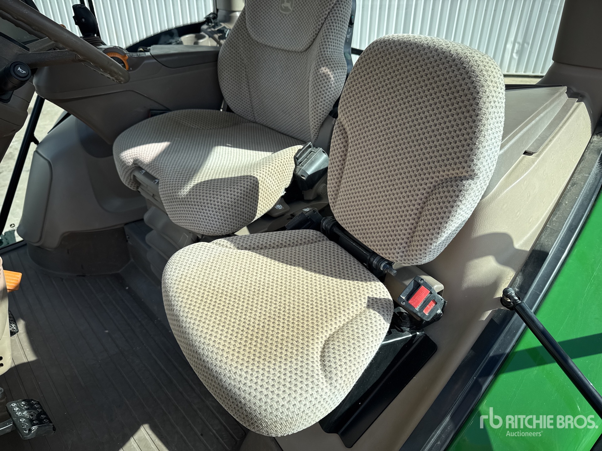 2016 John Deere 6195R
