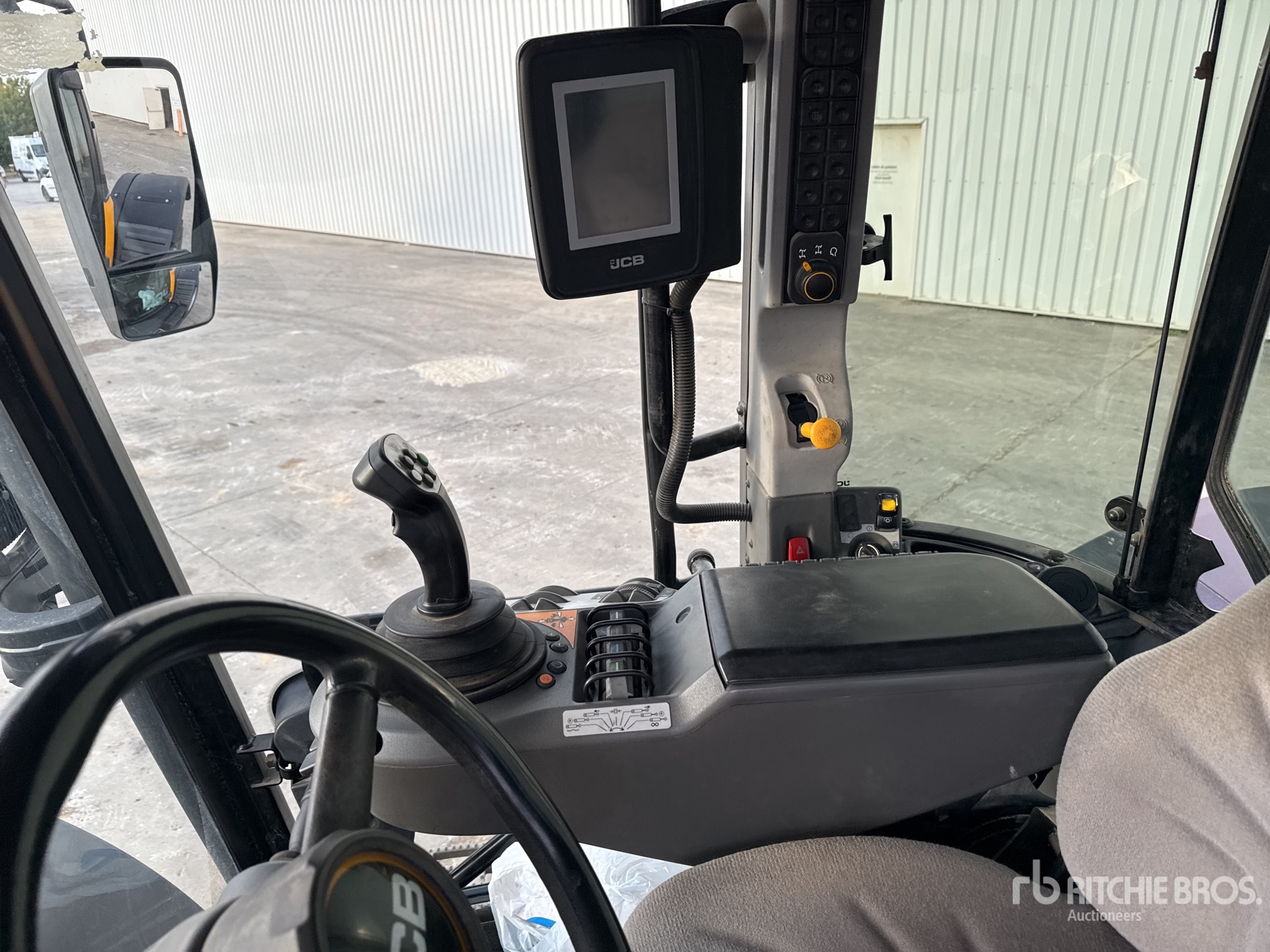 2019 JCB Fastrac 4220
