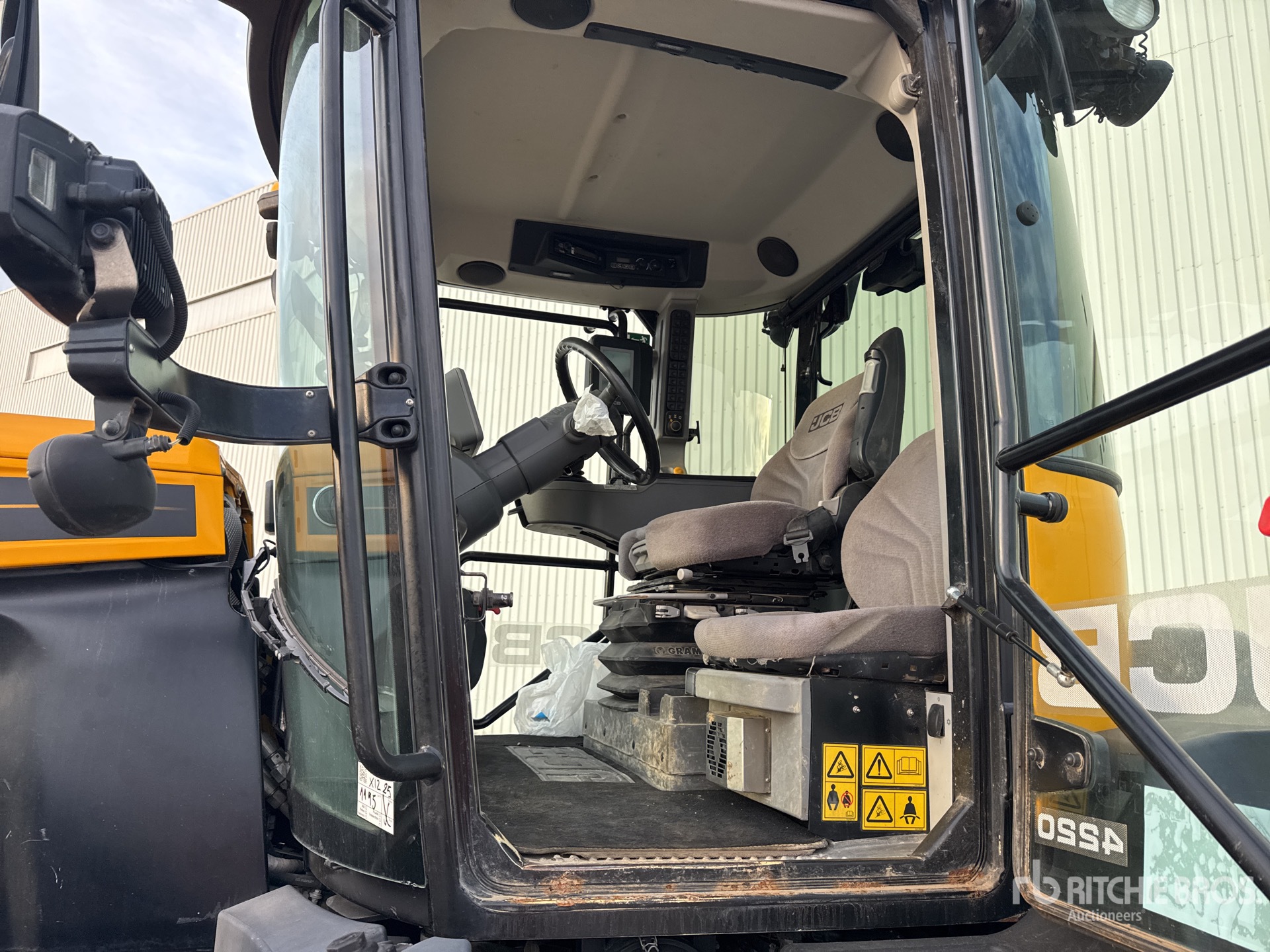 2019 JCB Fastrac 4220
