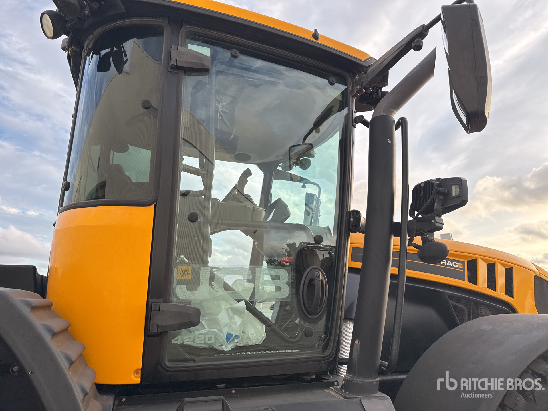 2019 JCB Fastrac 4220