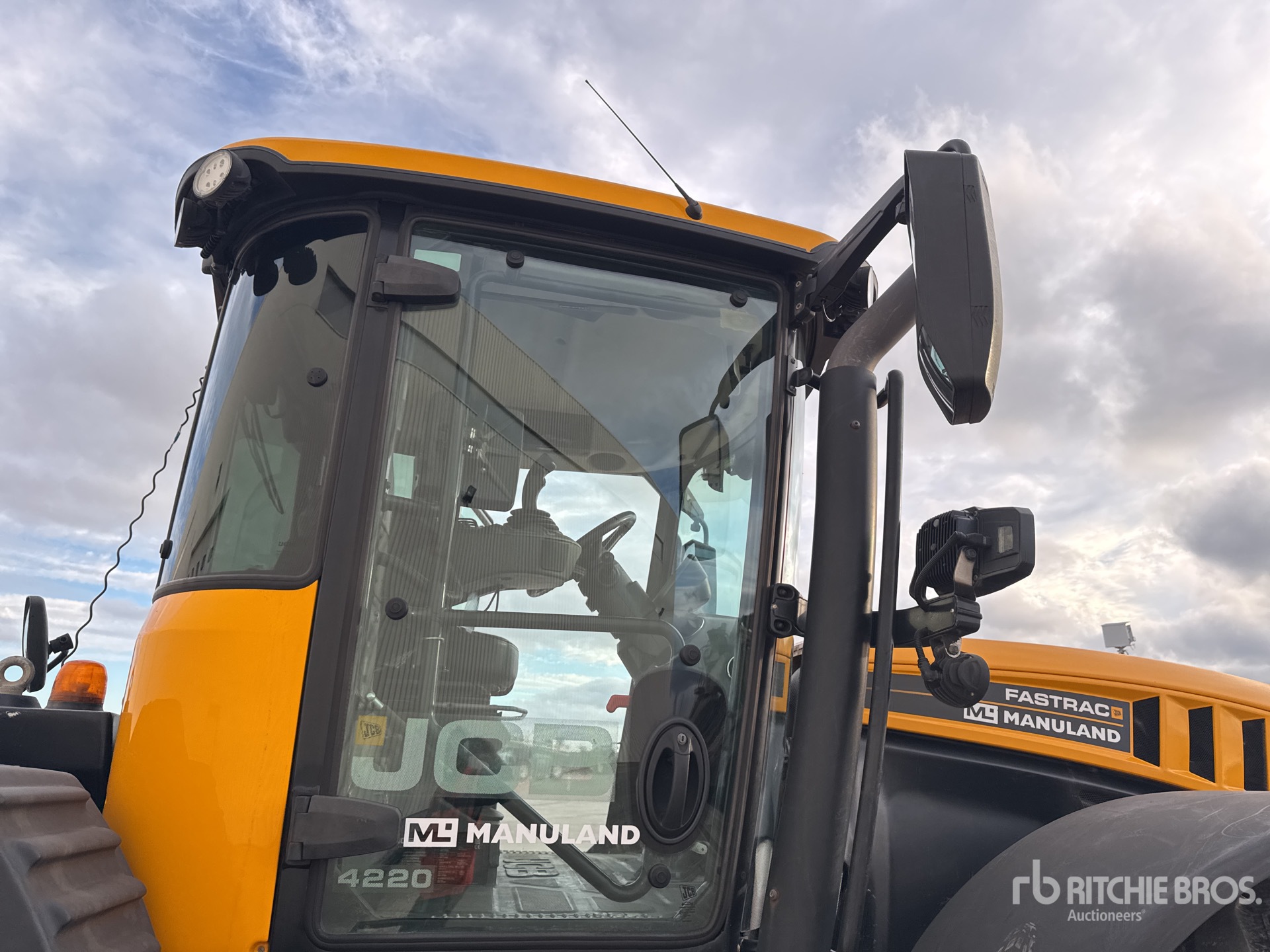 2019 JCB Fastrac 4220
