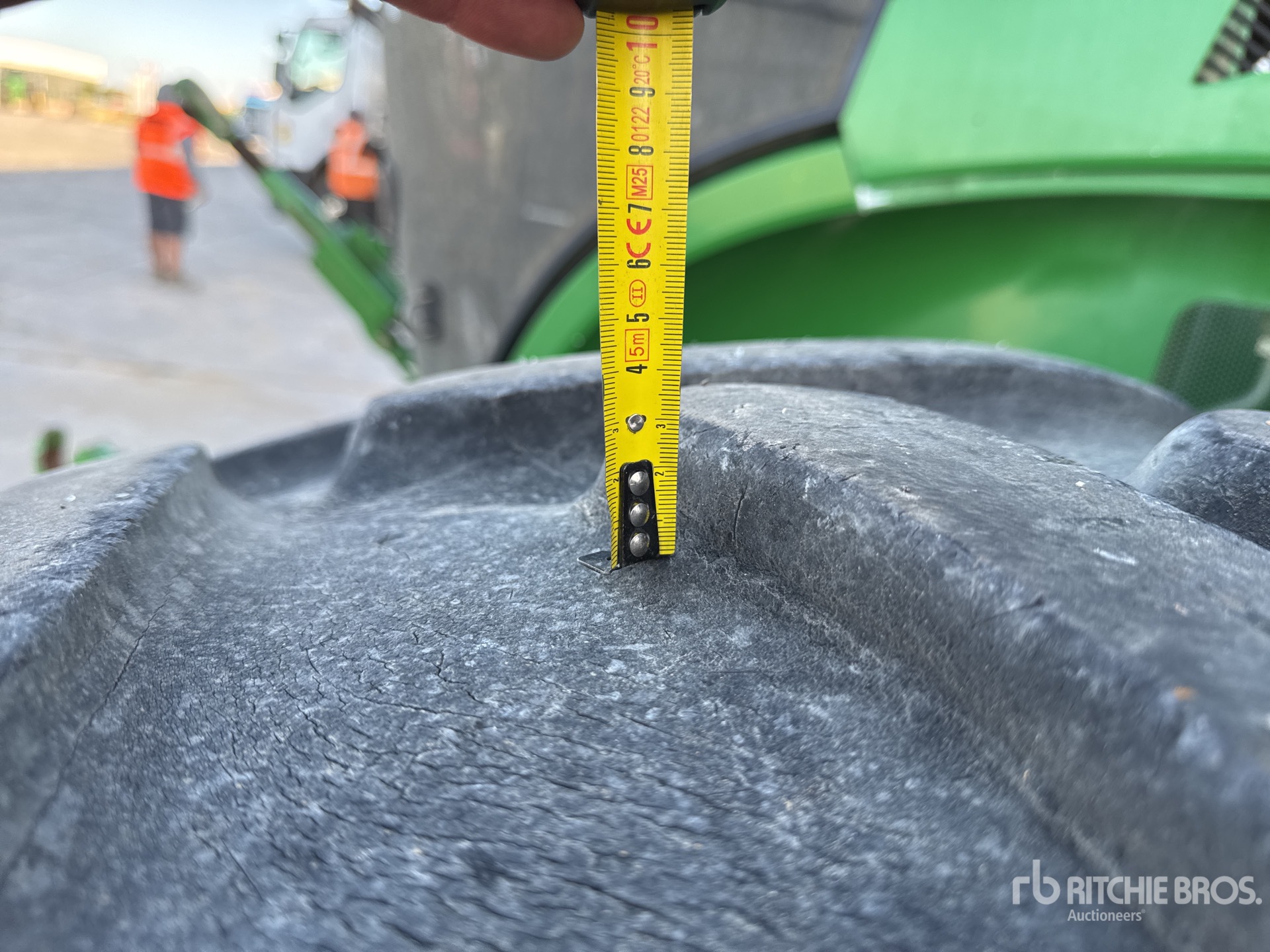 2014 John Deere 7230R