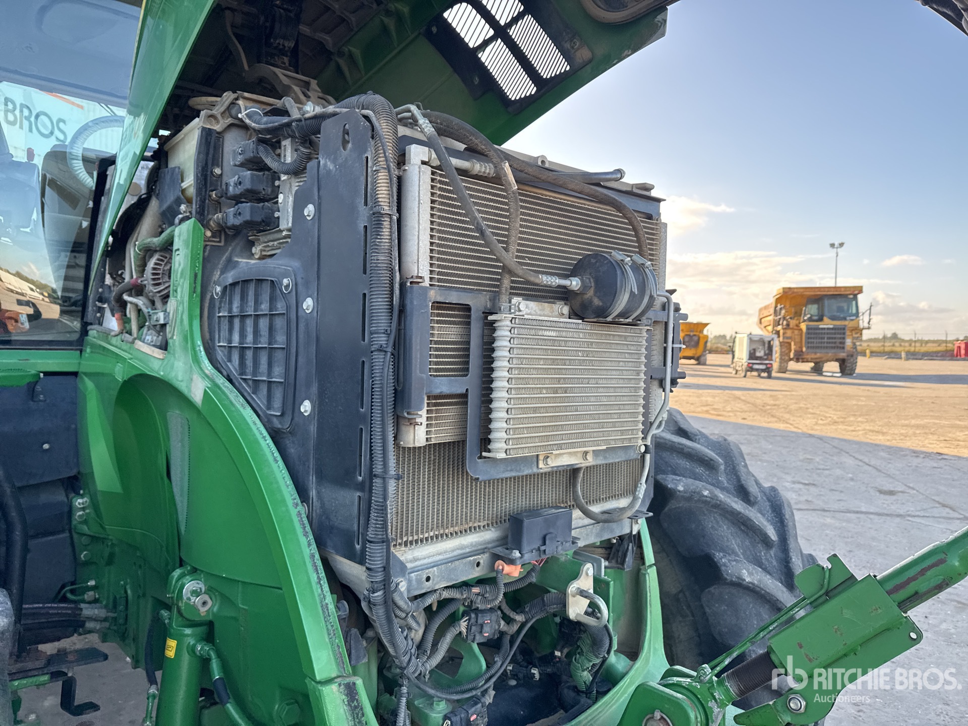 2014 John Deere 7230R