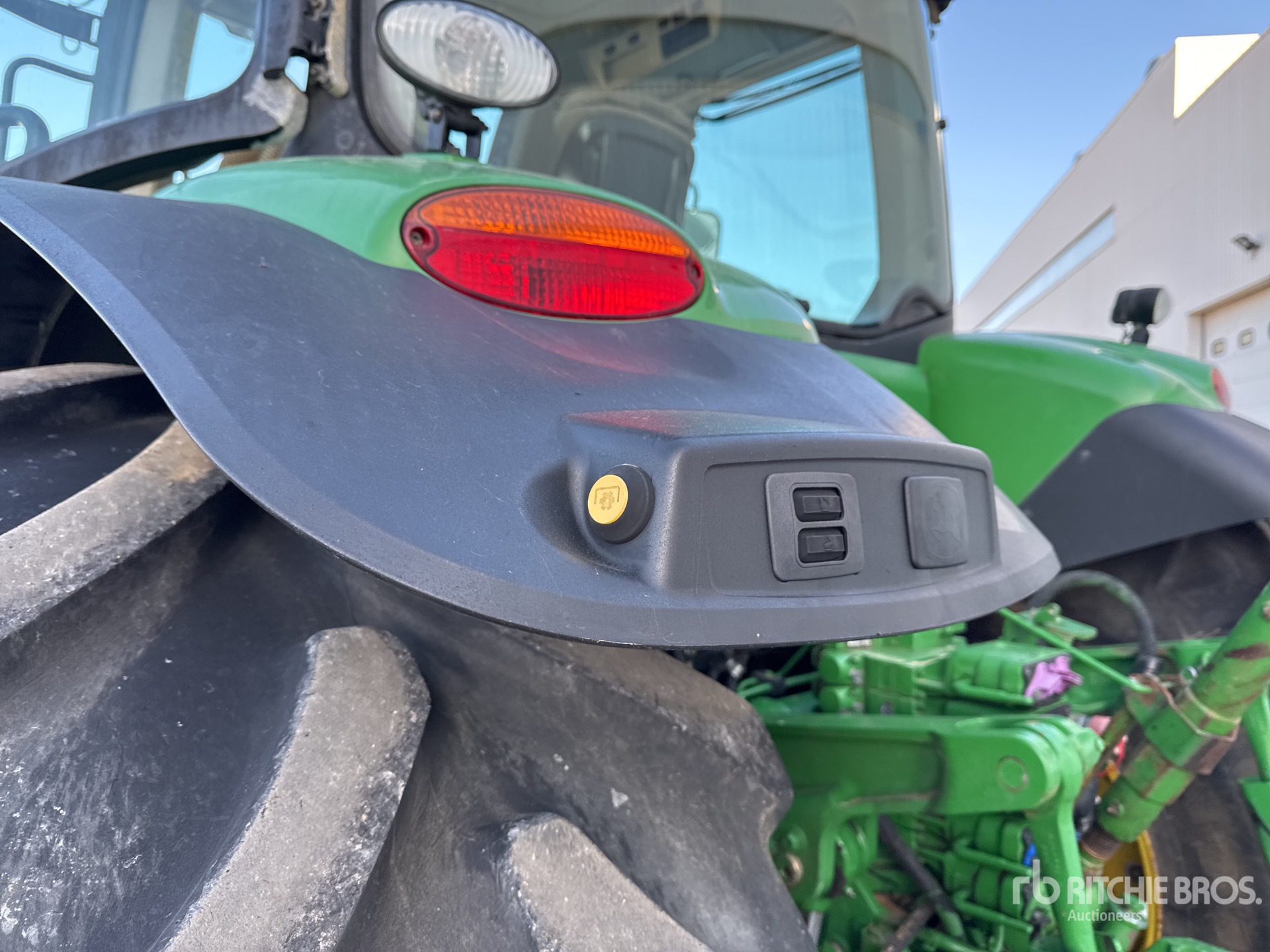 2014 John Deere 7230R