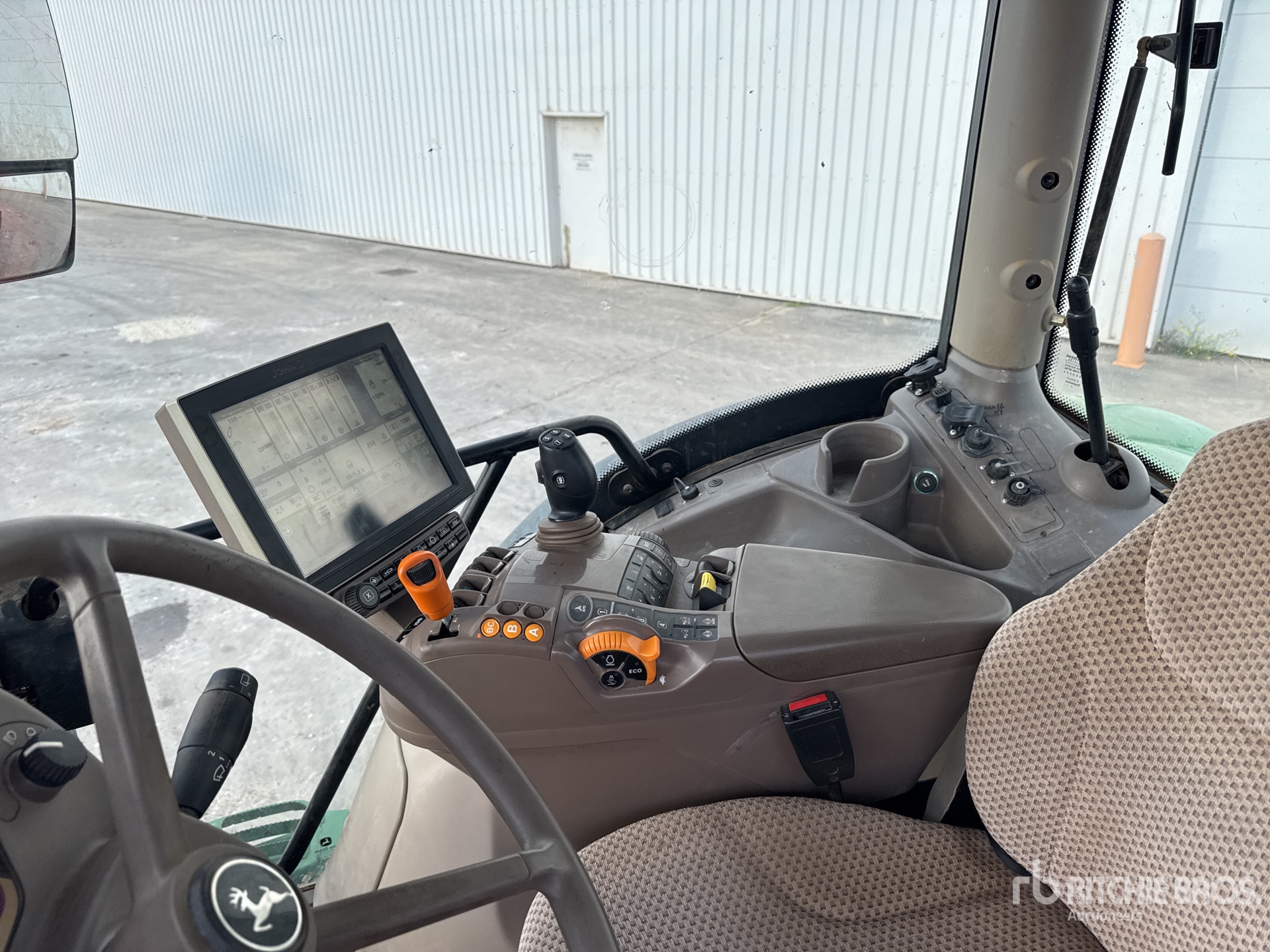 2015 John Deere 6175R