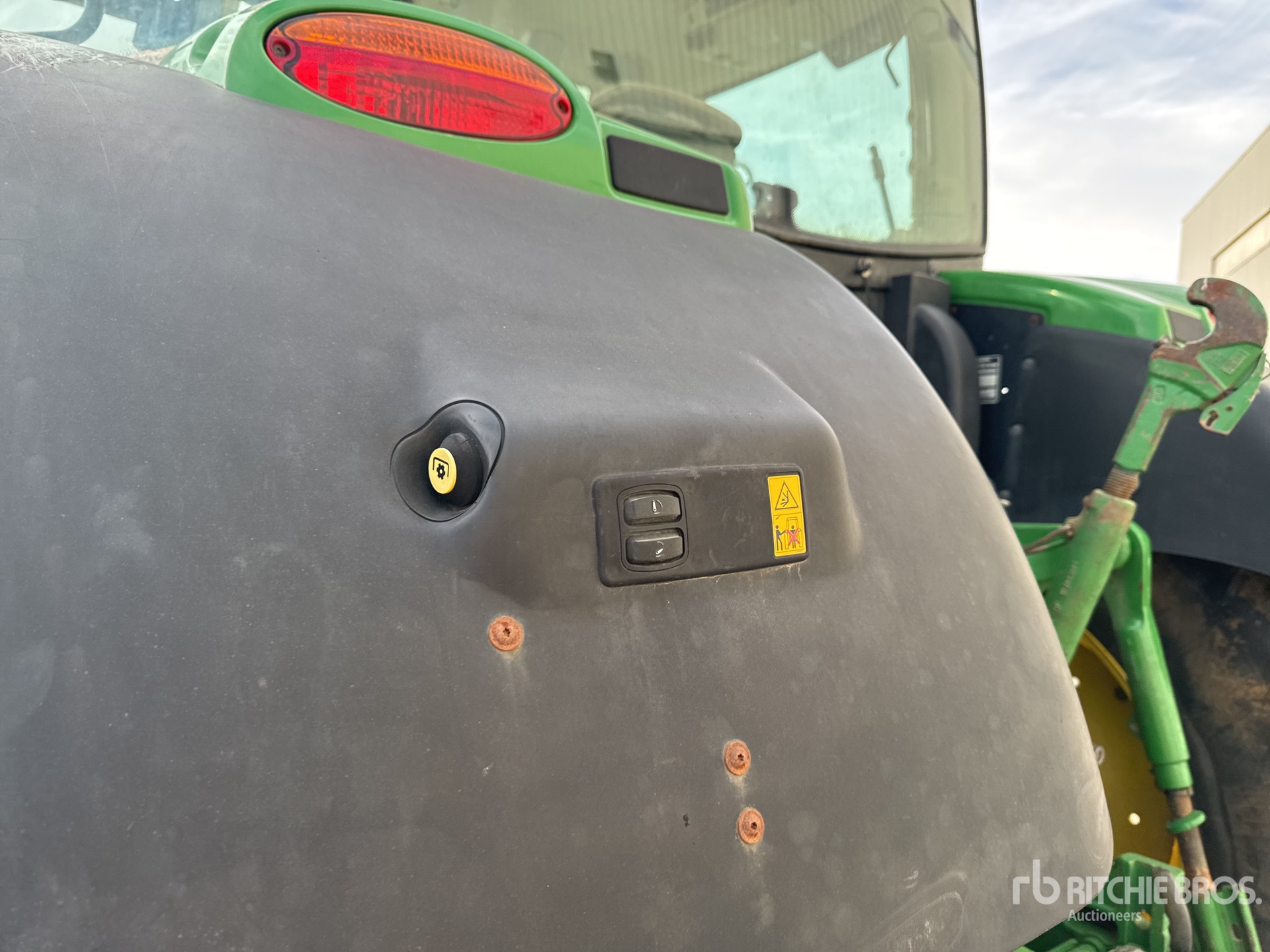 2015 John Deere 6175R