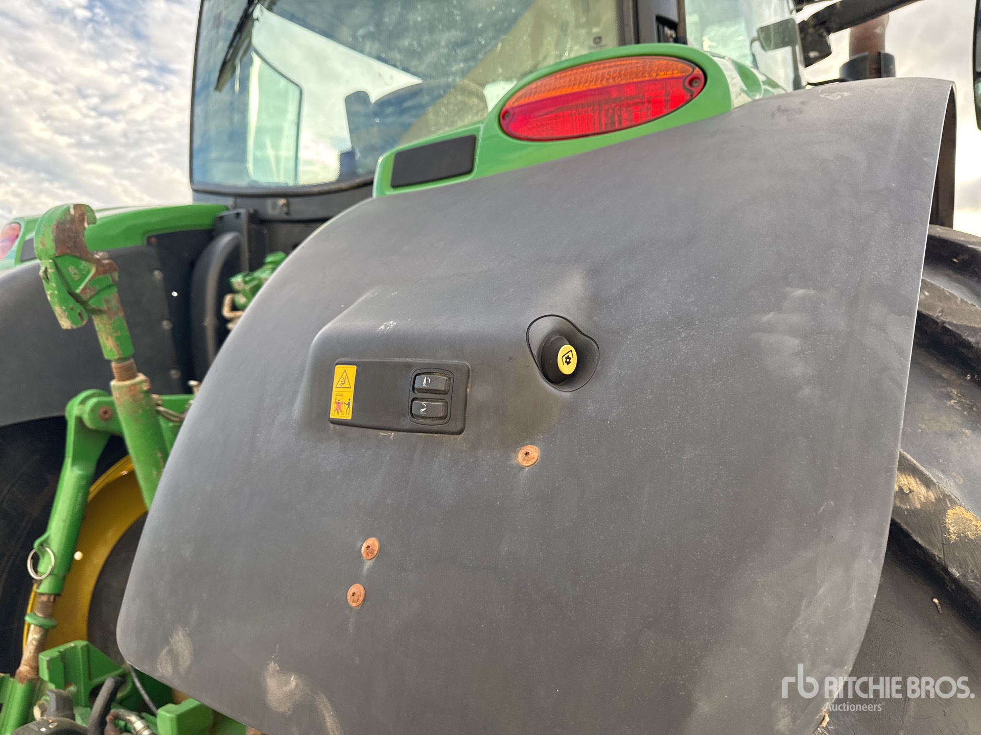 2015 John Deere 6175R