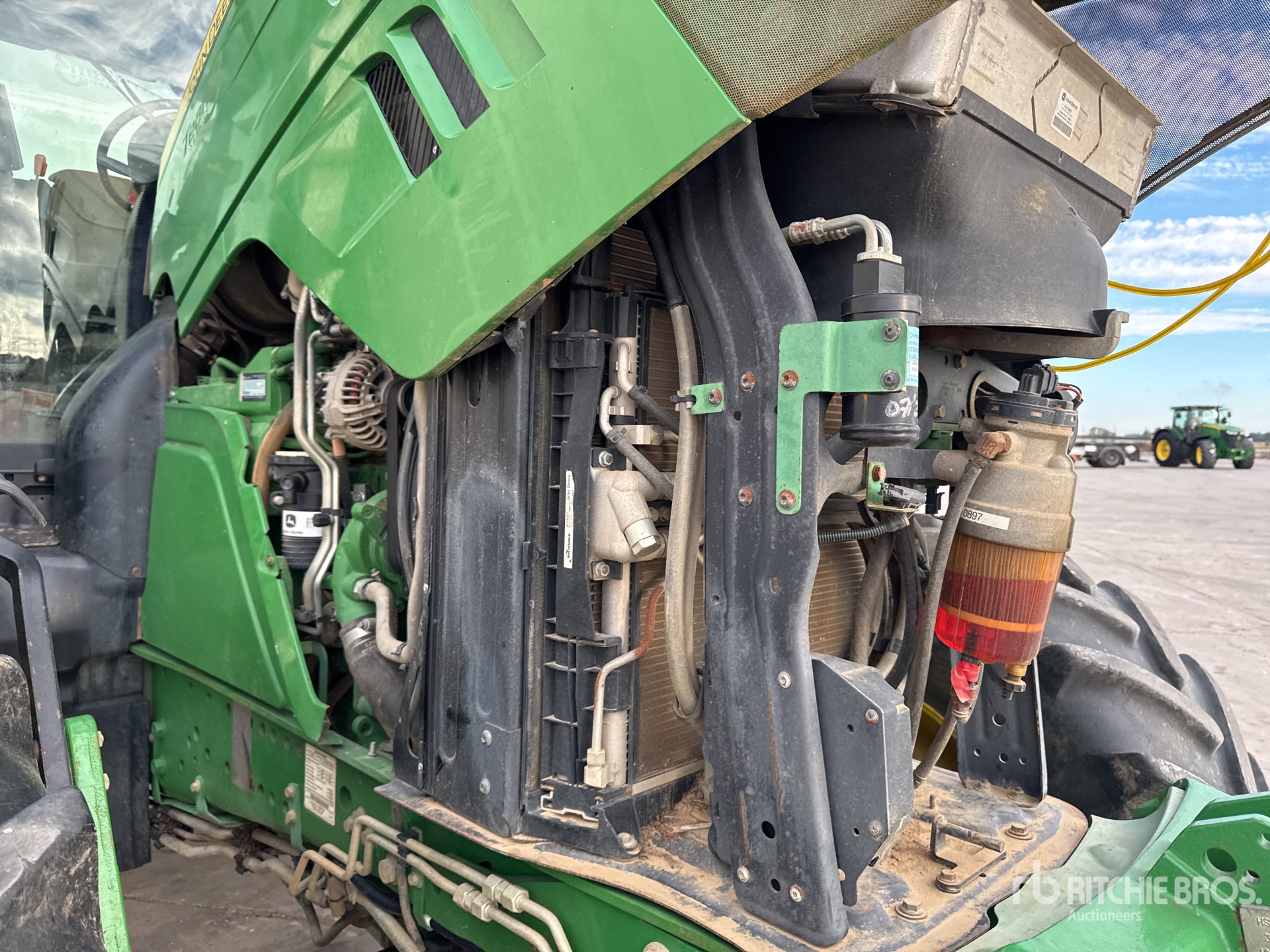 2015 John Deere 6175R