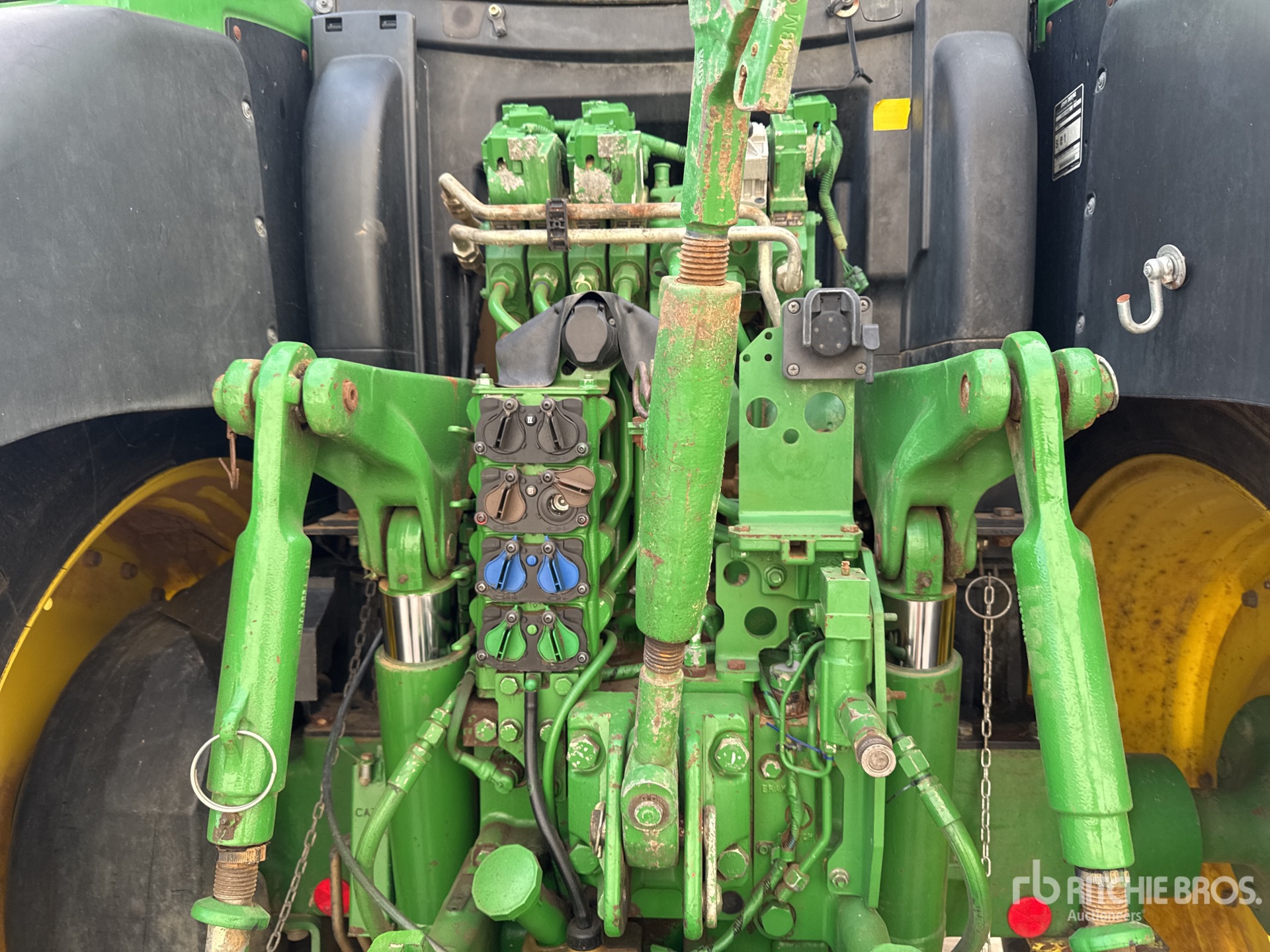2015 John Deere 6175R