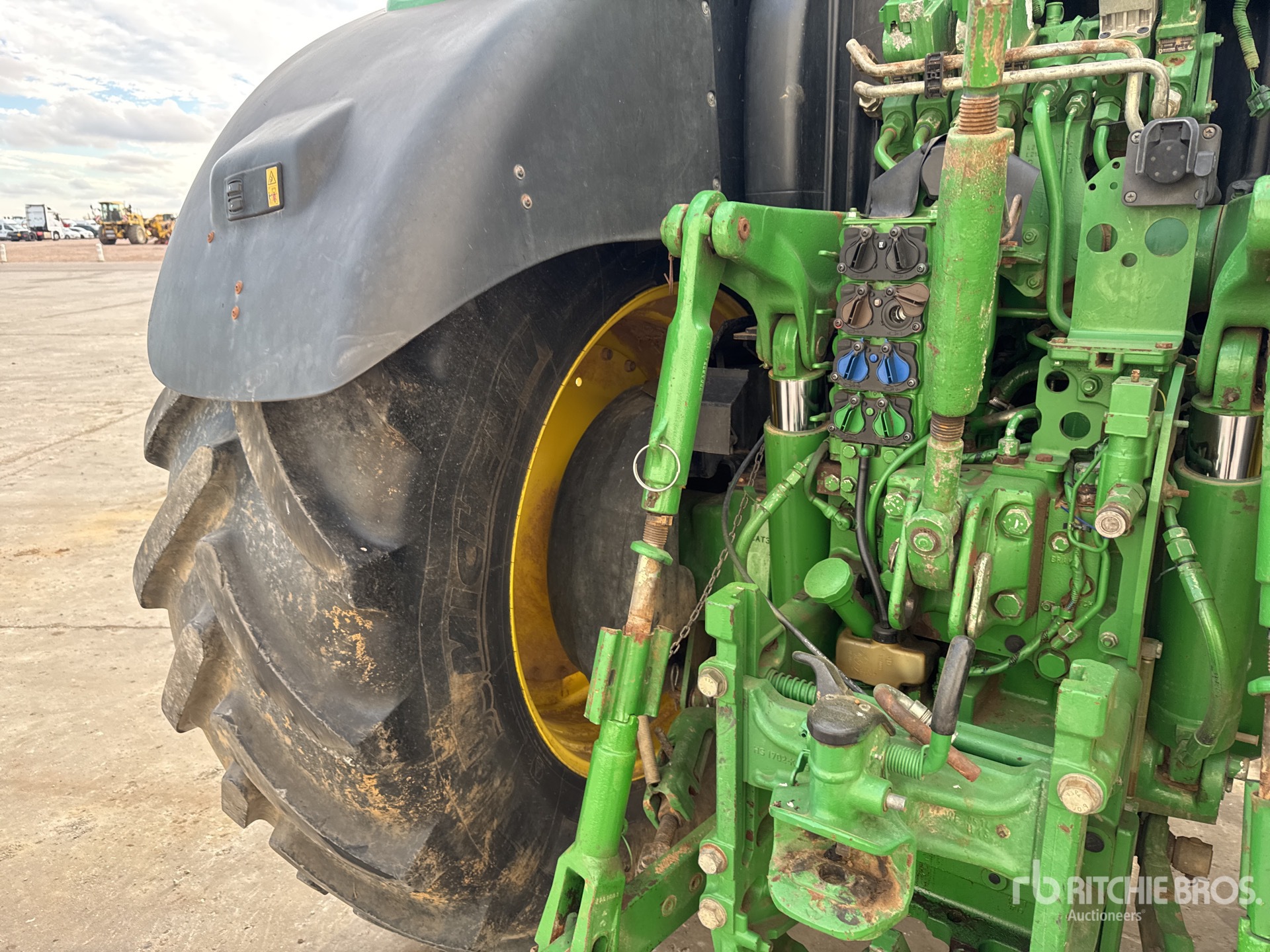 2015 John Deere 6175R