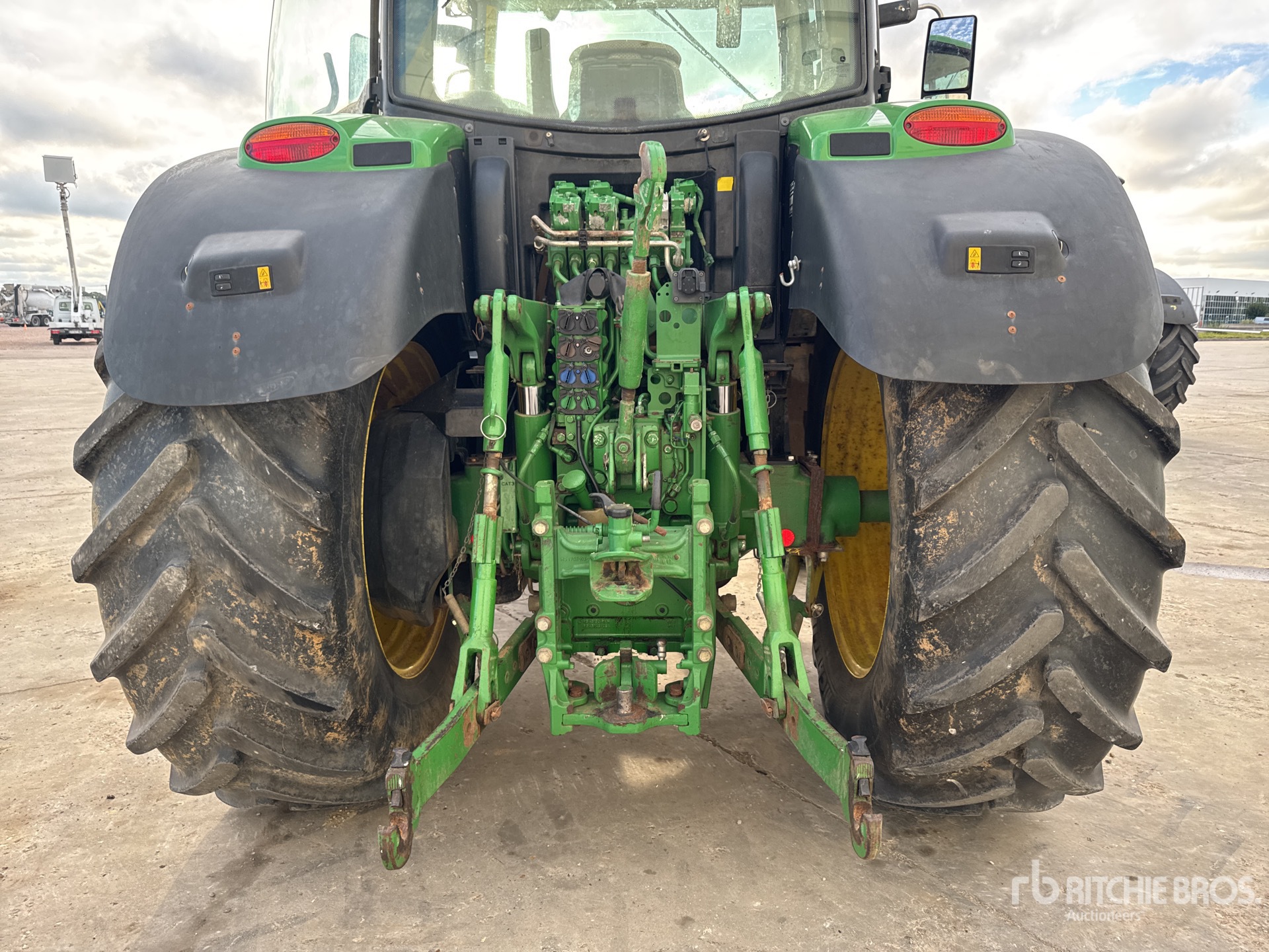 2015 John Deere 6175R