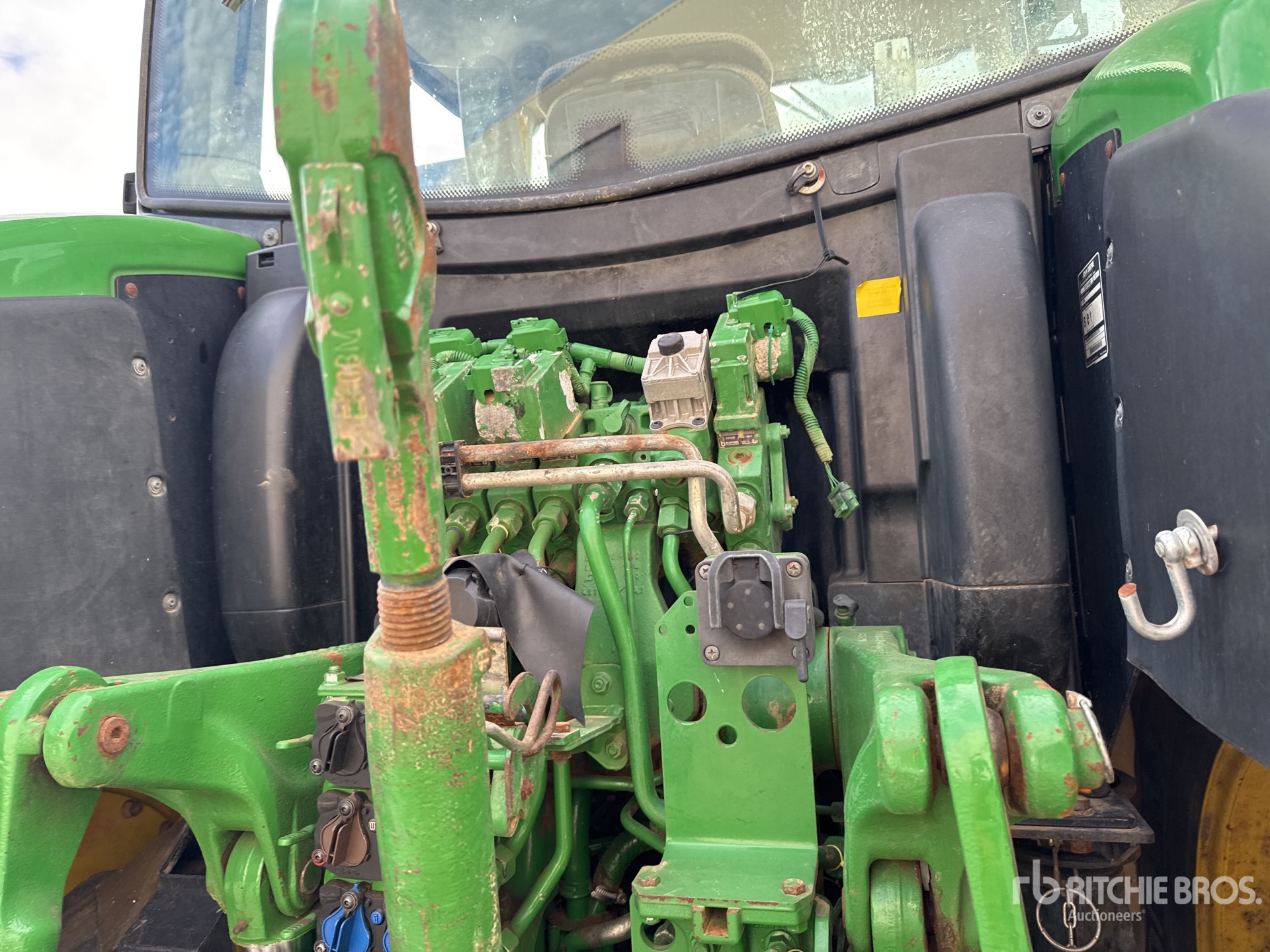 2015 John Deere 6175R