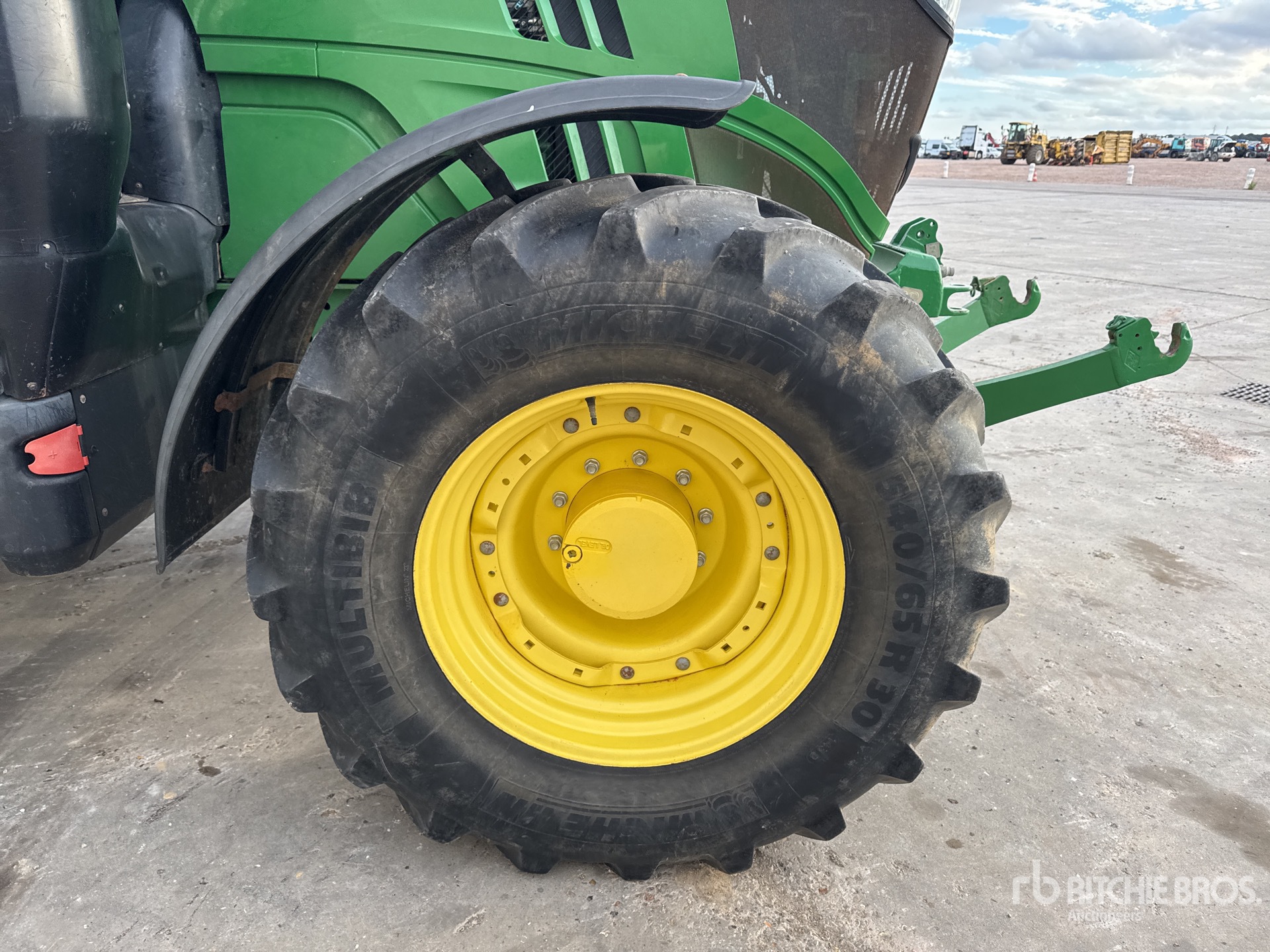 2015 John Deere 6175R