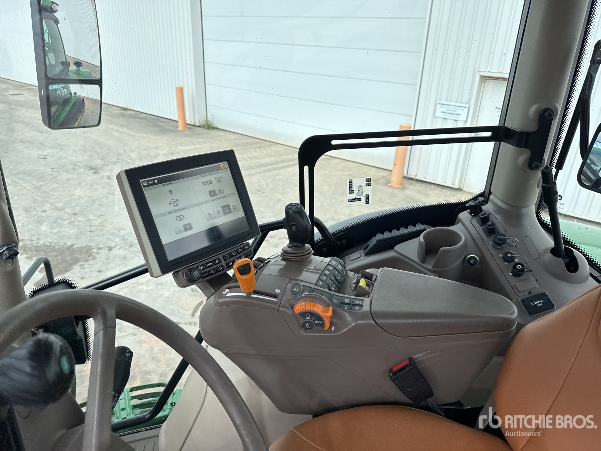 2018 John Deere 6215R