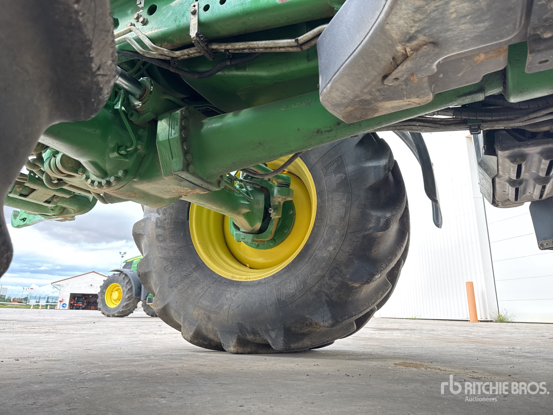 2018 John Deere 6215R