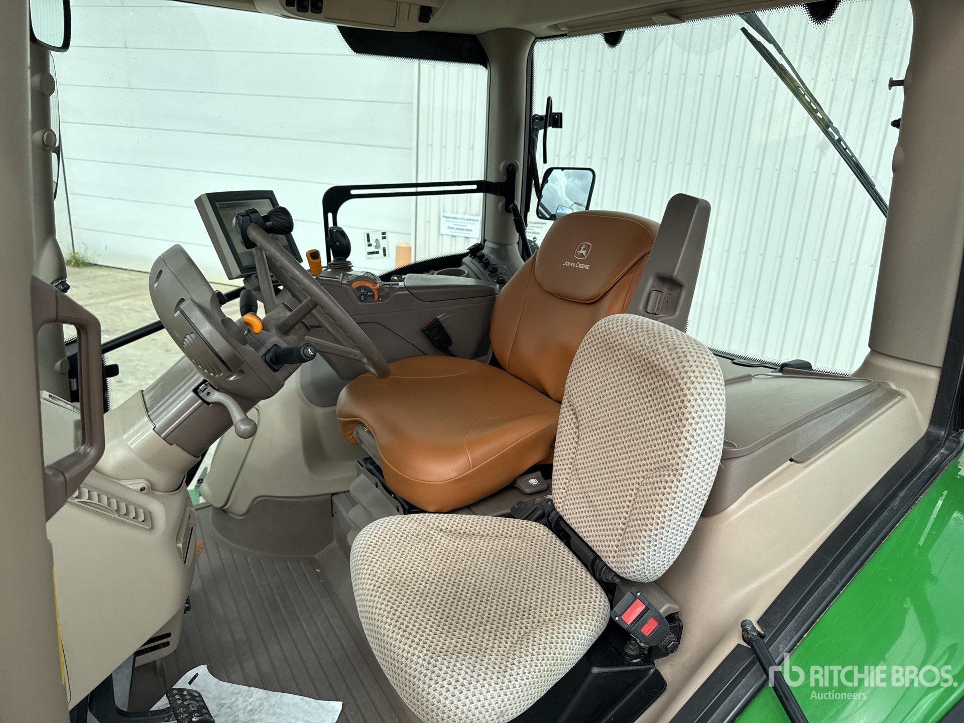 2018 John Deere 6215R