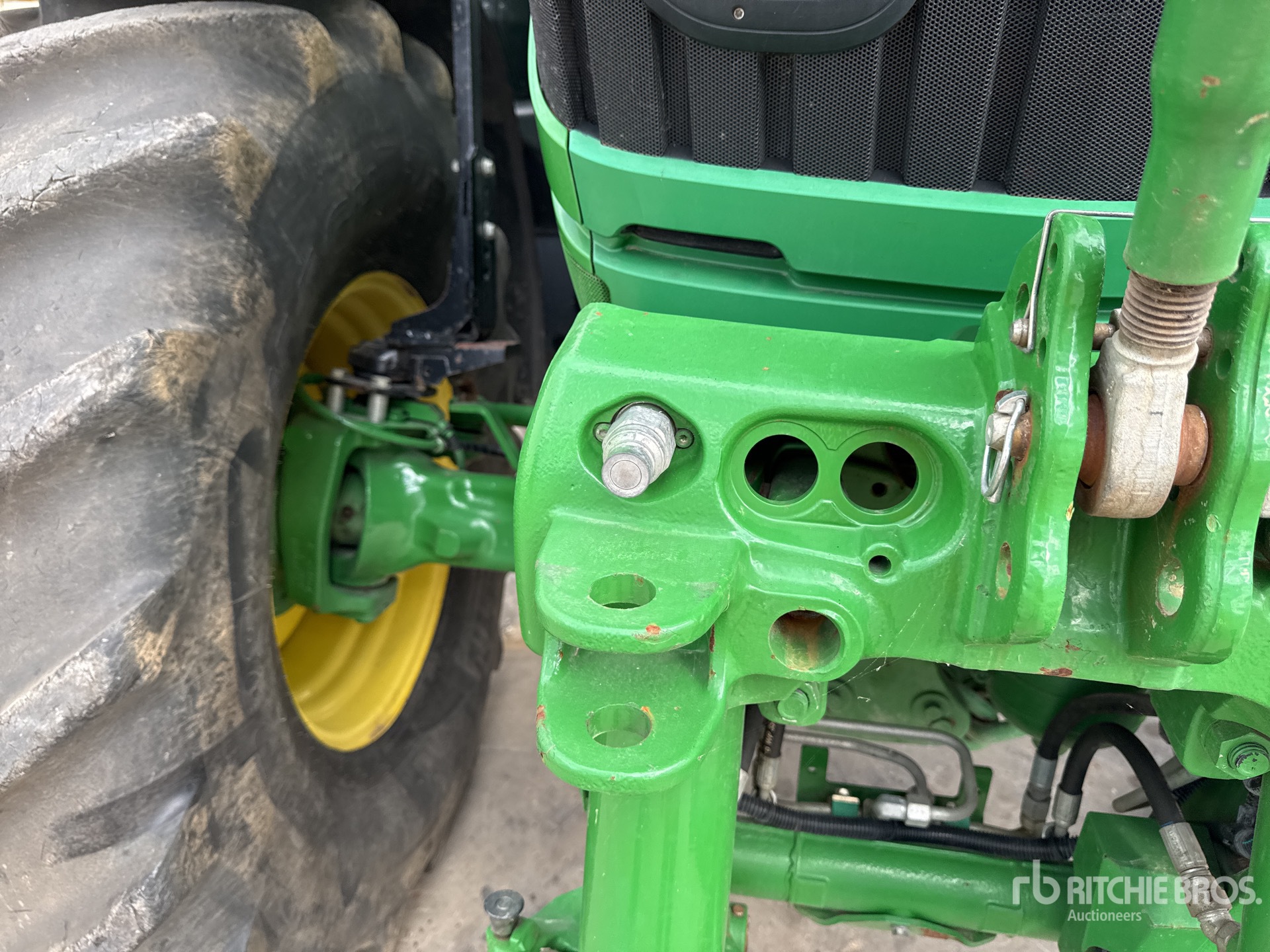 2018 John Deere 6215R