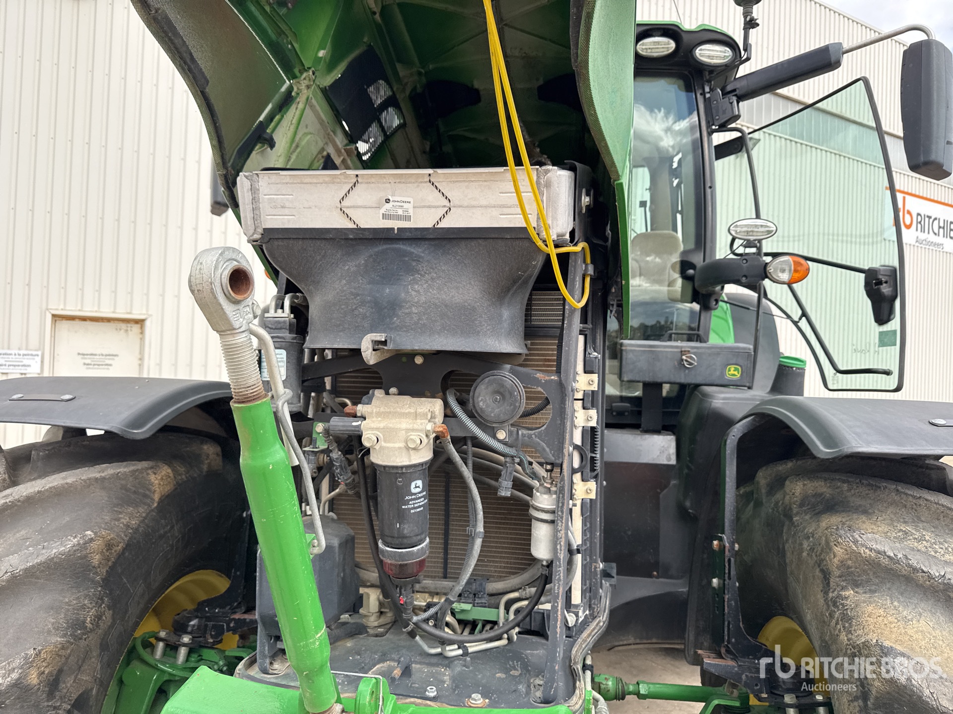 2018 John Deere 6215R